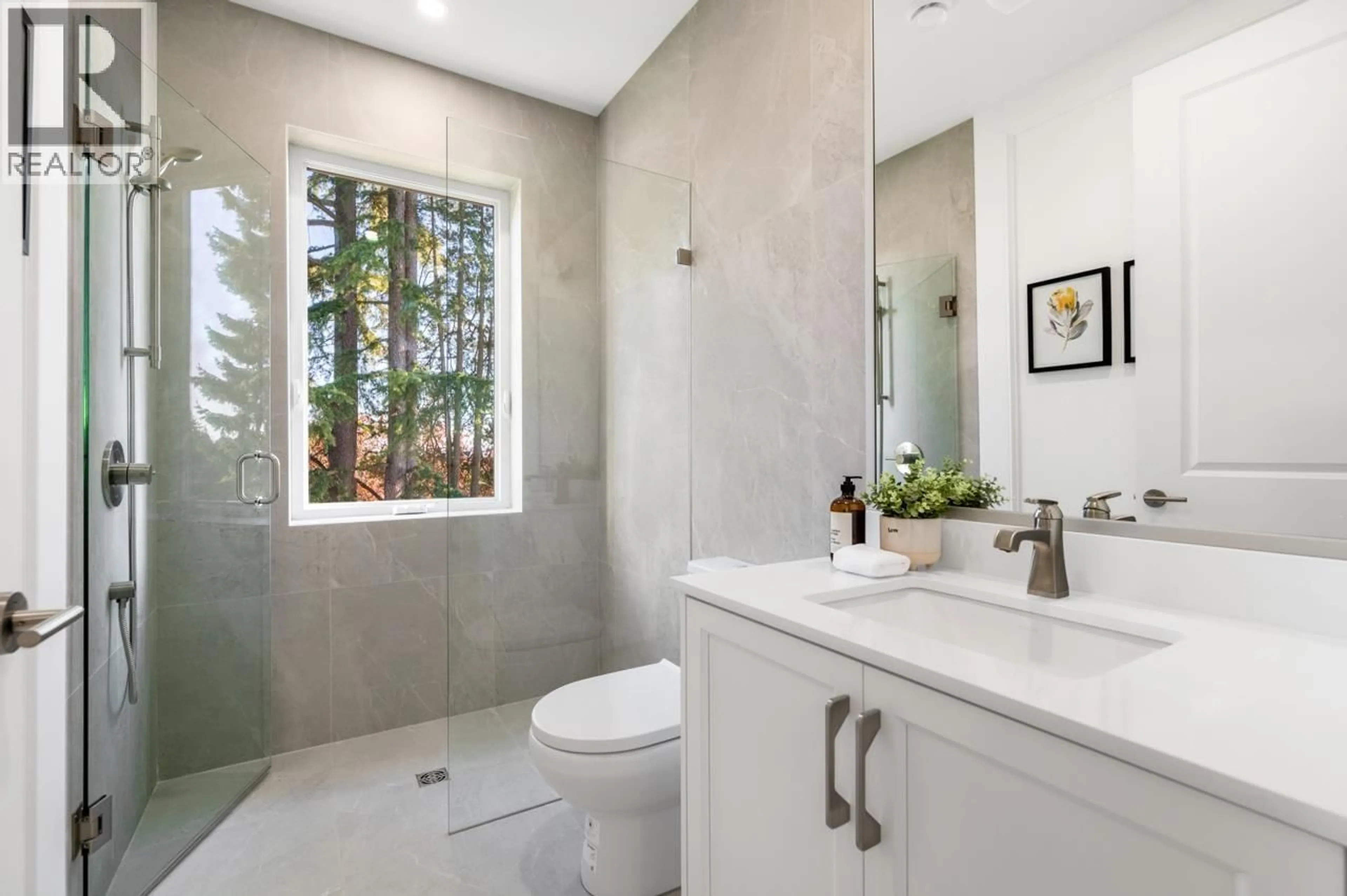 Contemporary bathroom, ceramic/tile floor for 4005 35TH AVENUE, Vancouver British Columbia V6N2P4