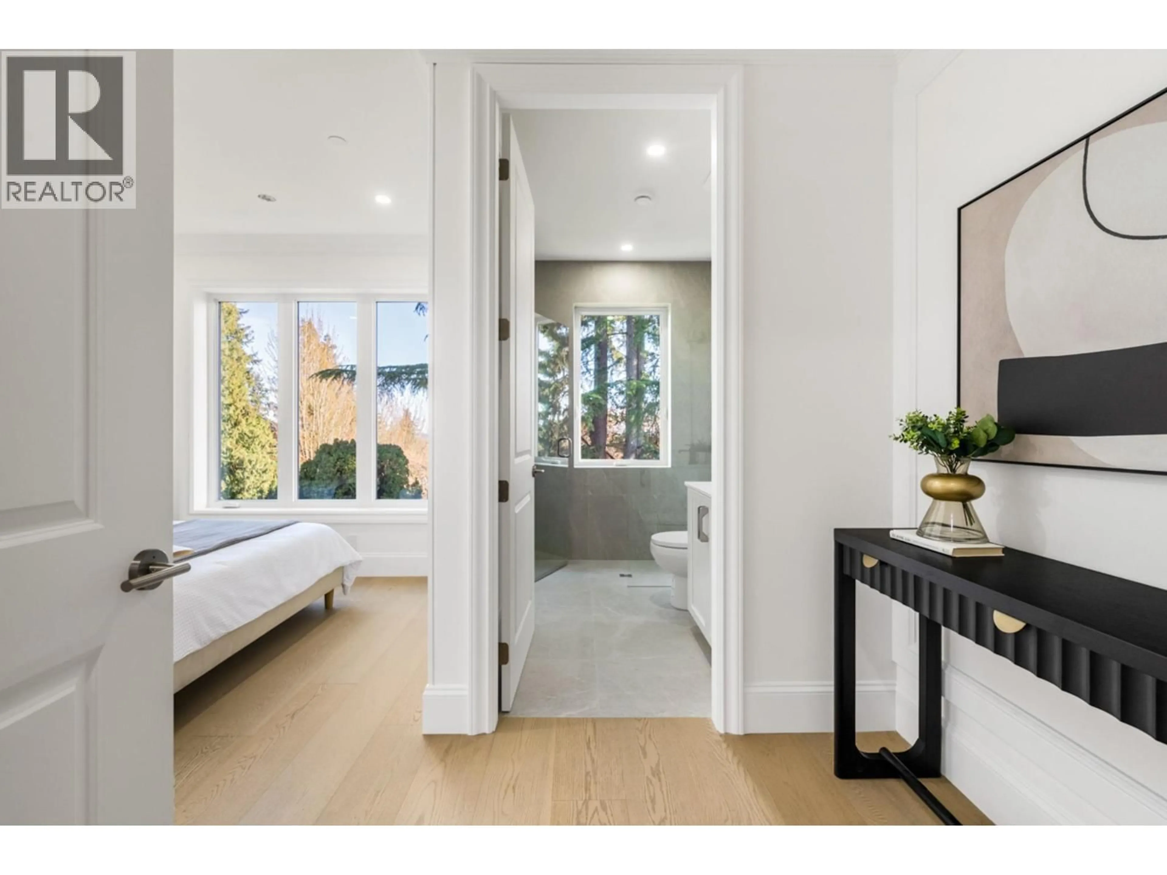 Contemporary bathroom, ceramic/tile floor for 4005 35TH AVENUE, Vancouver British Columbia V6N2P4