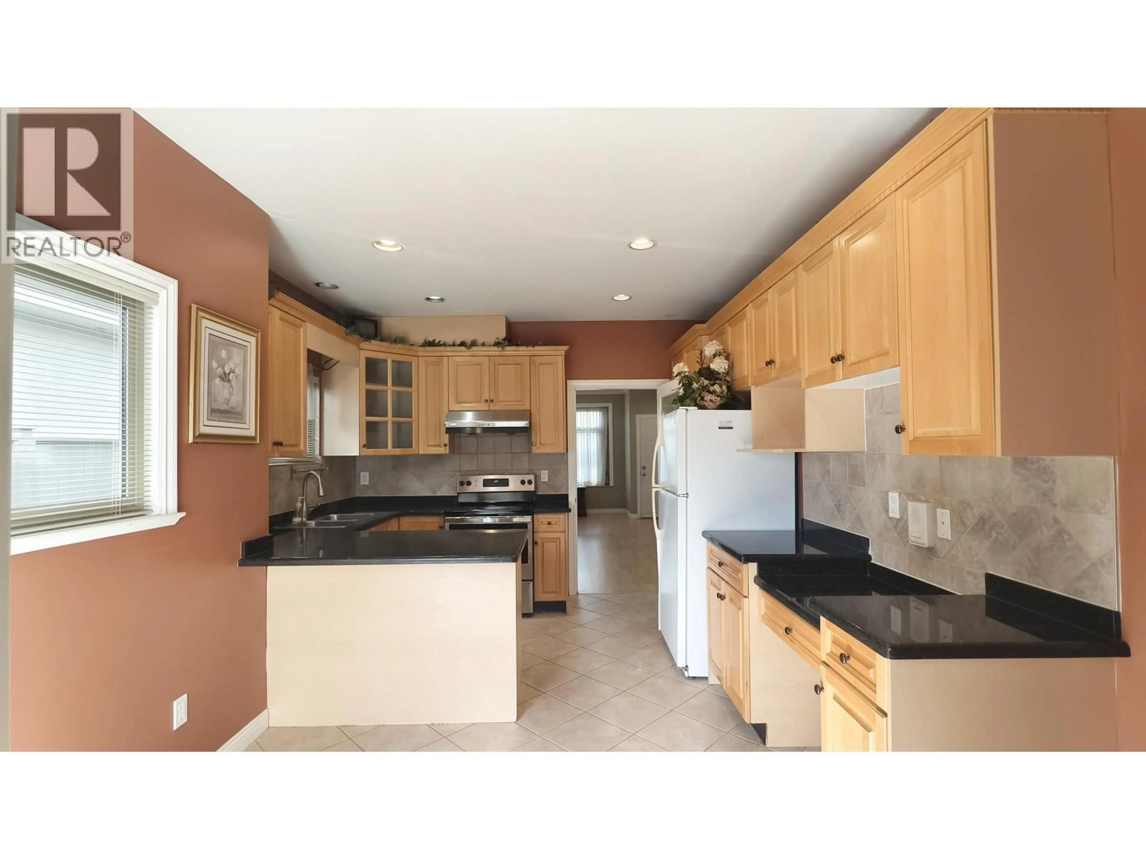 Open concept kitchen, ceramic/tile floor for 6060 CLINTON STREET, Burnaby British Columbia V5J2M5
