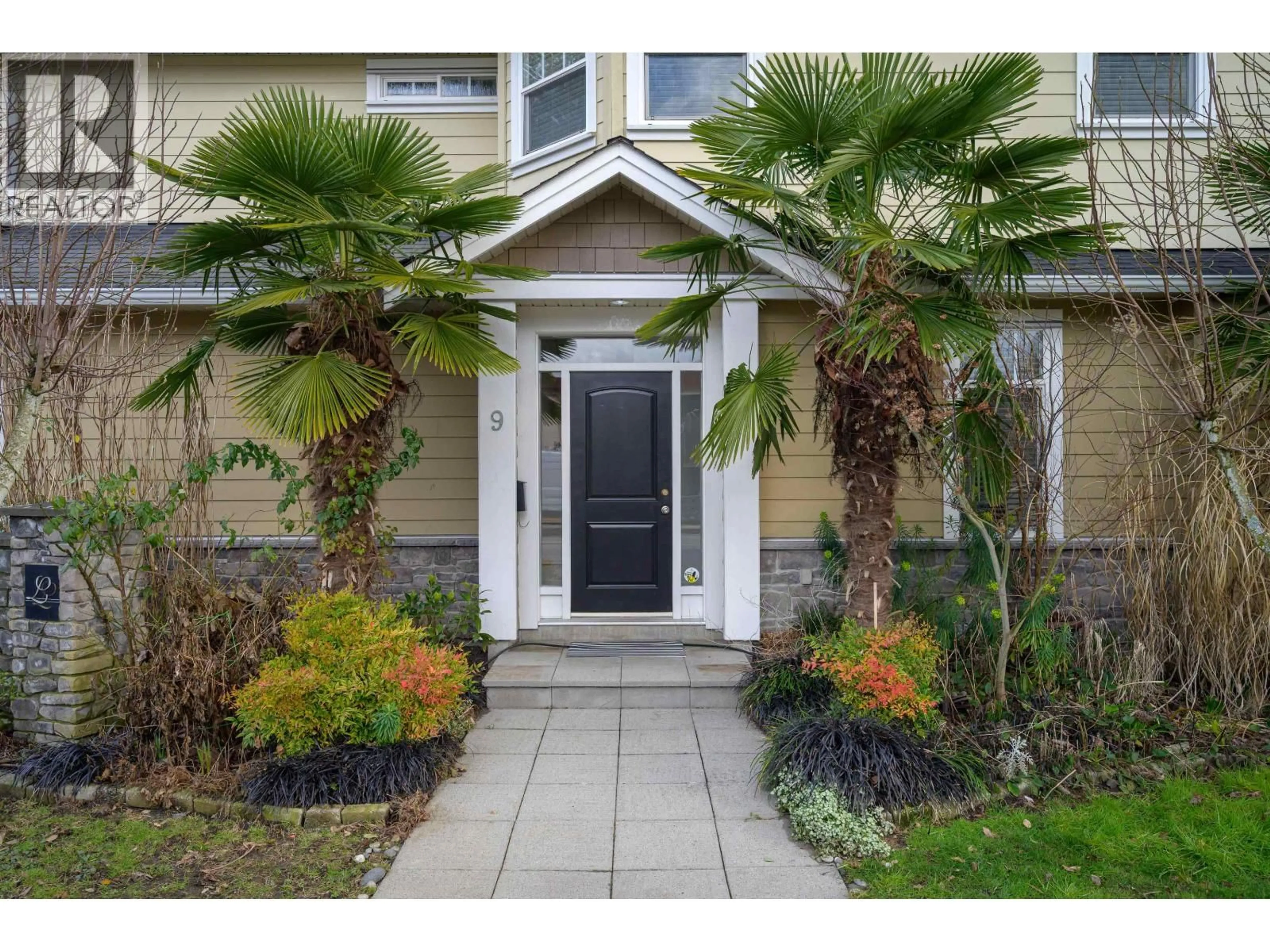 Indoor entryway for 9 - 4780 55B STREET, Delta British Columbia V4K3B7