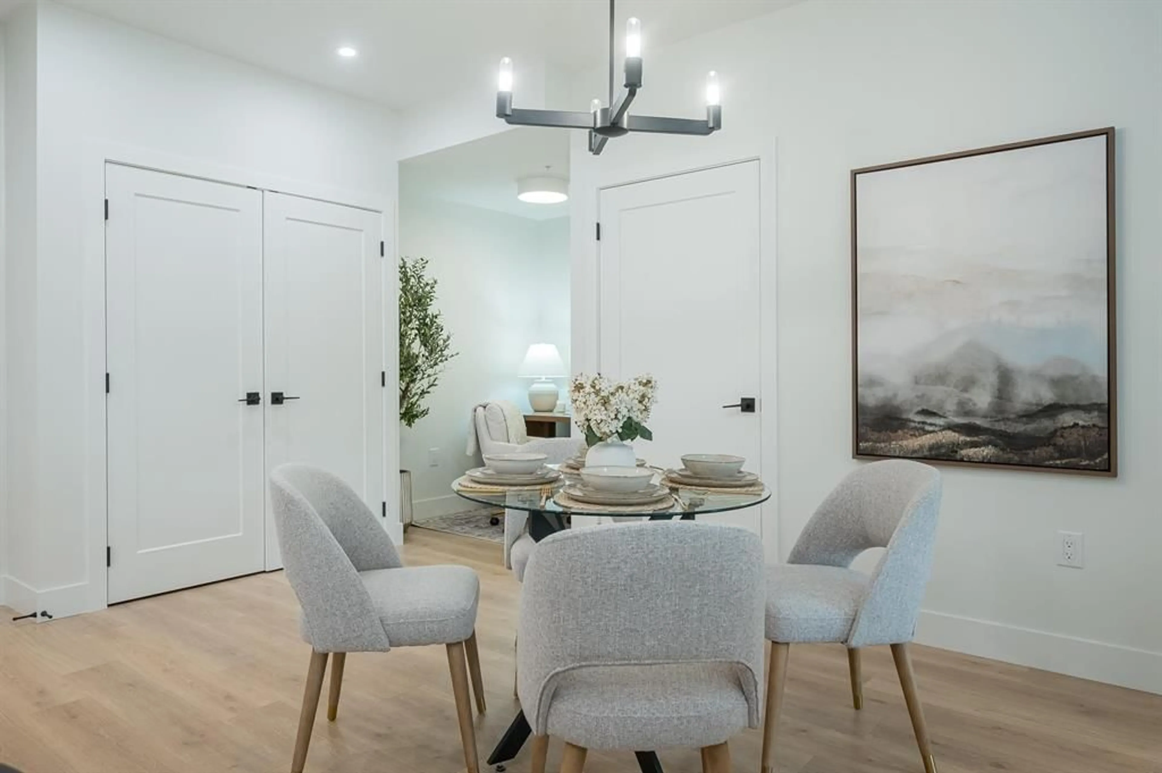 Dining room, wood/laminate floor for 510 - 46185 THOMAS ROAD, Chilliwack British Columbia V2R6H3