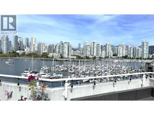 315 - 674 LEG IN BOOT SQUARE, Vancouver 3