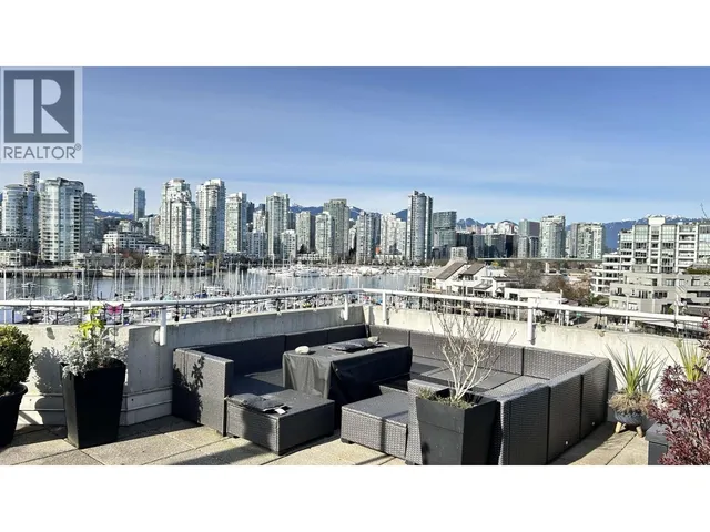 315 - 674 LEG IN BOOT SQUARE, Vancouver 5