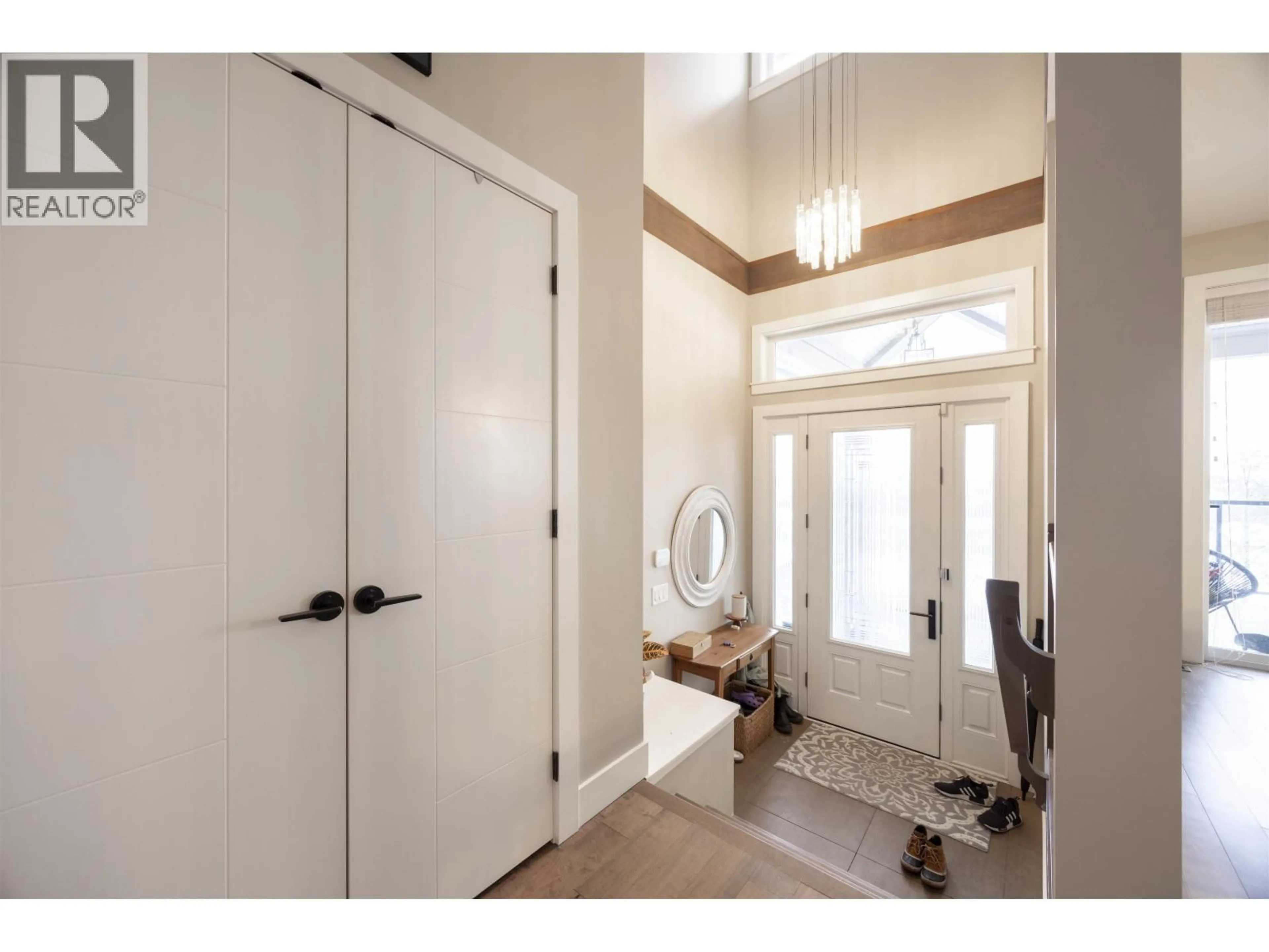 Indoor entryway for 3501 SHEFFIELD AVENUE, Coquitlam British Columbia V3E0K2