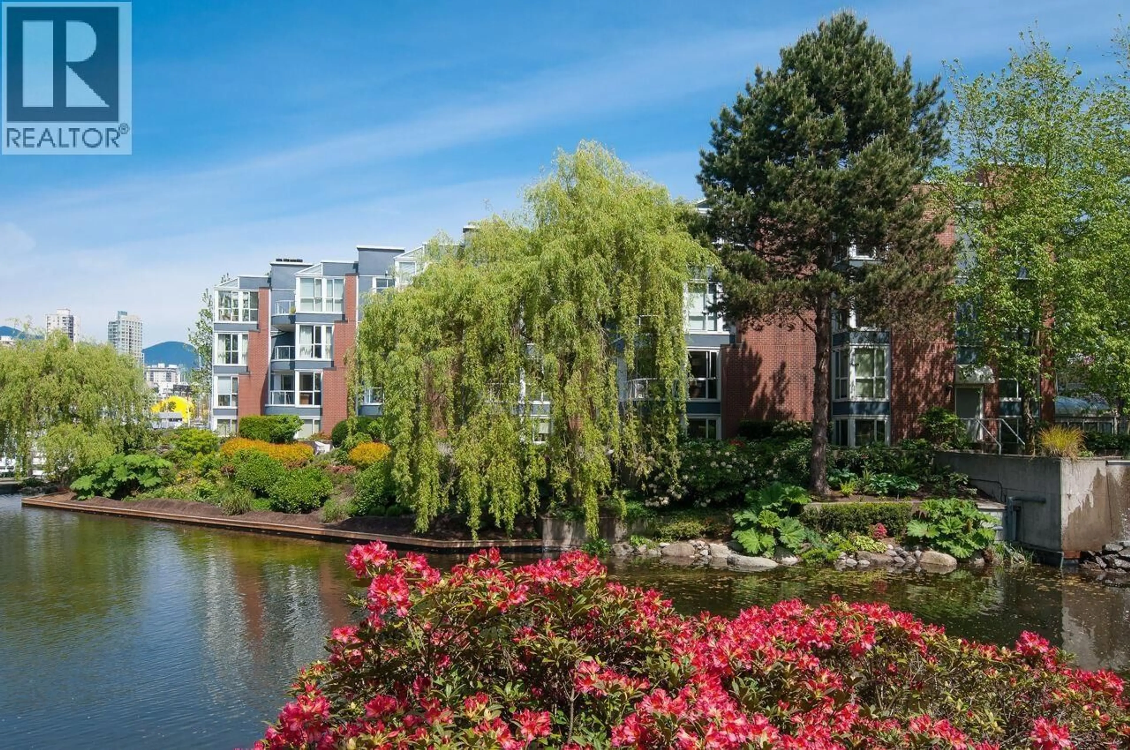 Patio, water/lake/river/ocean view for 302 - 1502 ISLAND PARK WALK, Vancouver British Columbia V6H3Z8