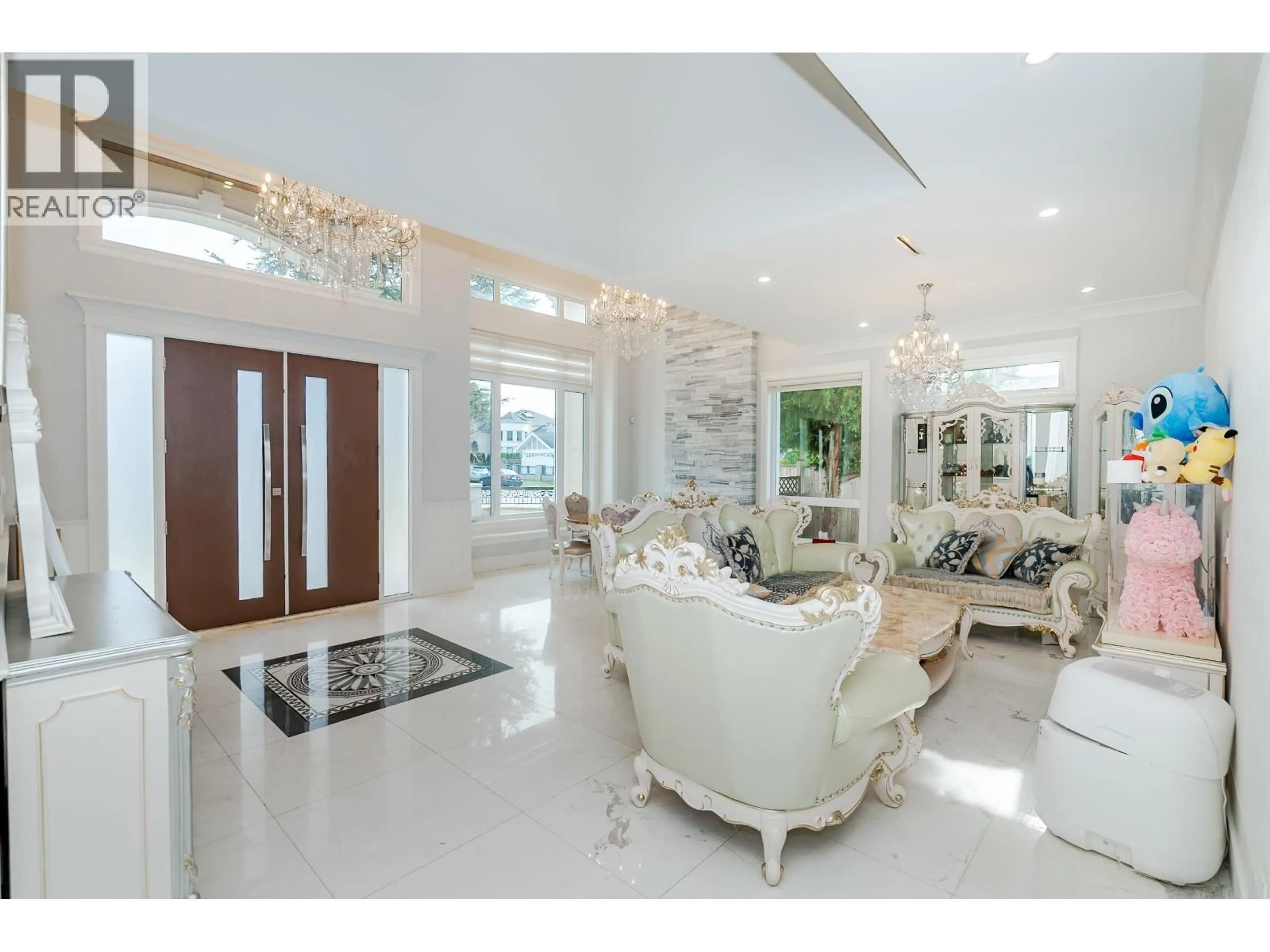 Indoor foyer for 6011 TAKLA PLACE, Richmond British Columbia V7C4A1