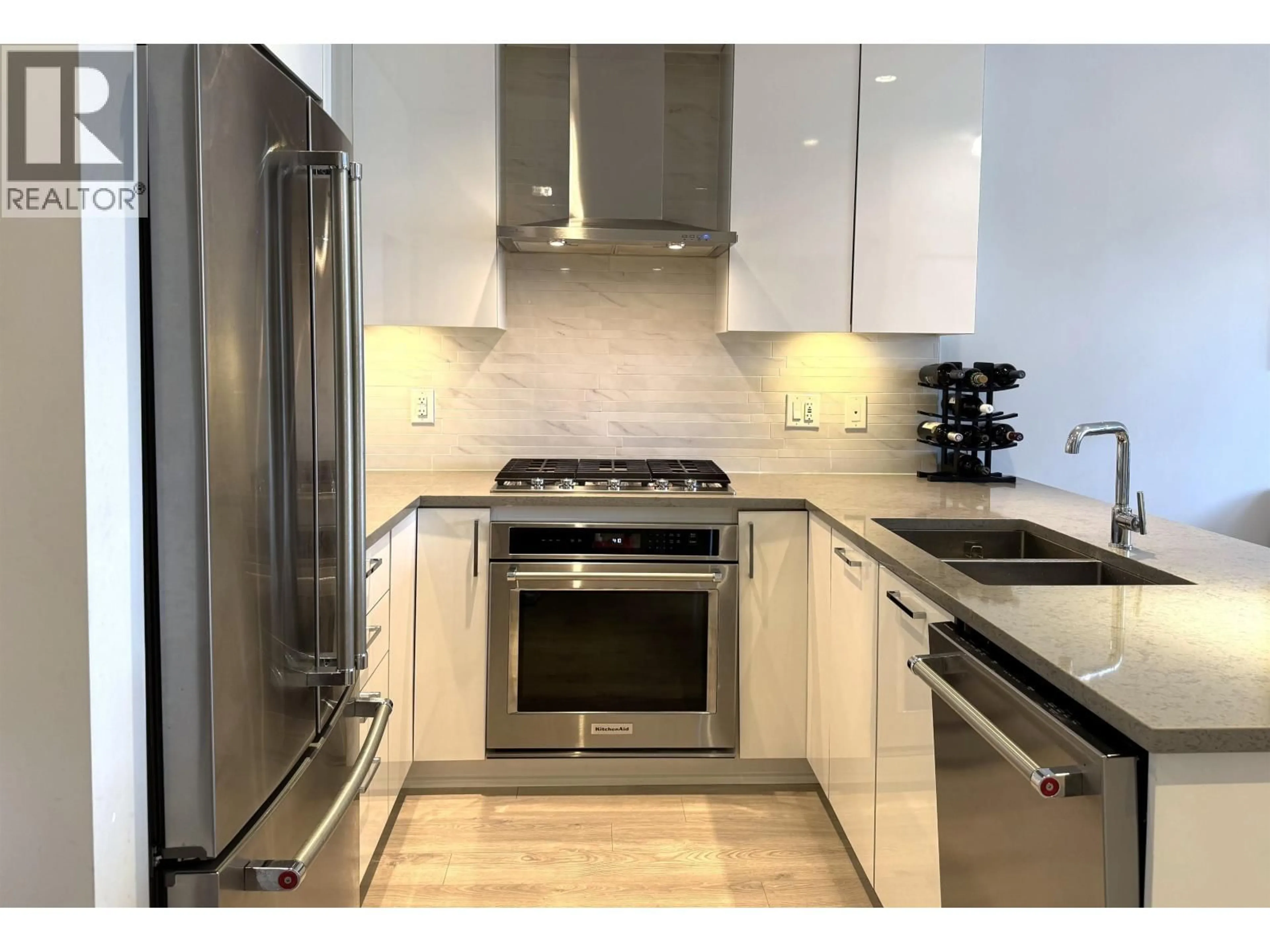 Unknown for 401 - 1788 GILMORE AVENUE, Burnaby British Columbia V5C0L5