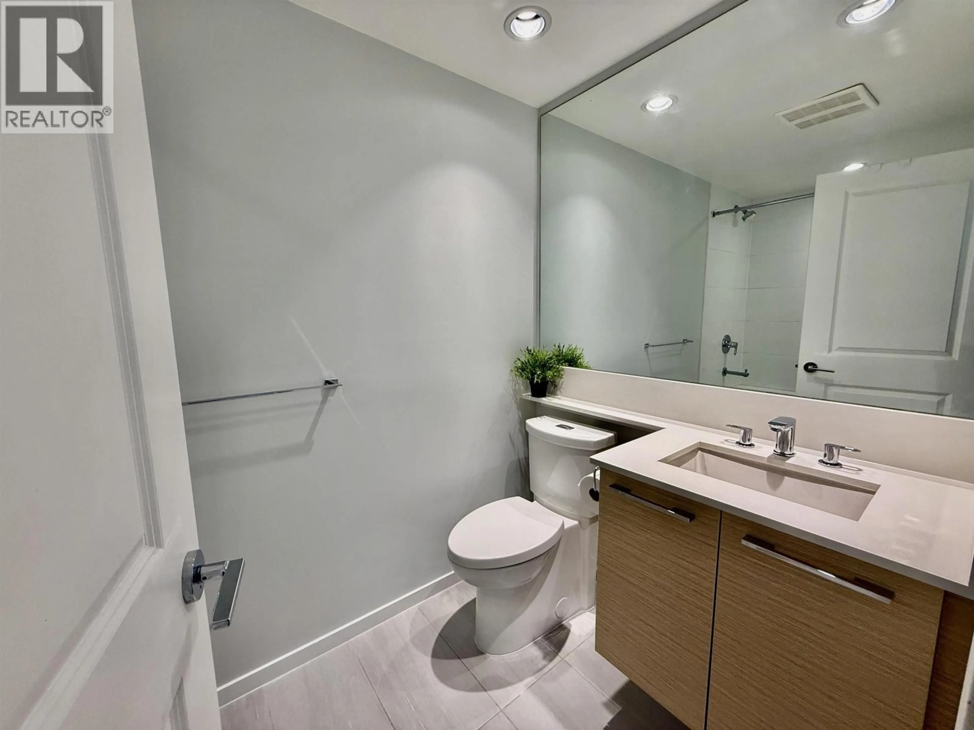Standard bathroom, unknown for 3301 - 6700 DUNBLANE AVENUE, Burnaby British Columbia V5H0J3