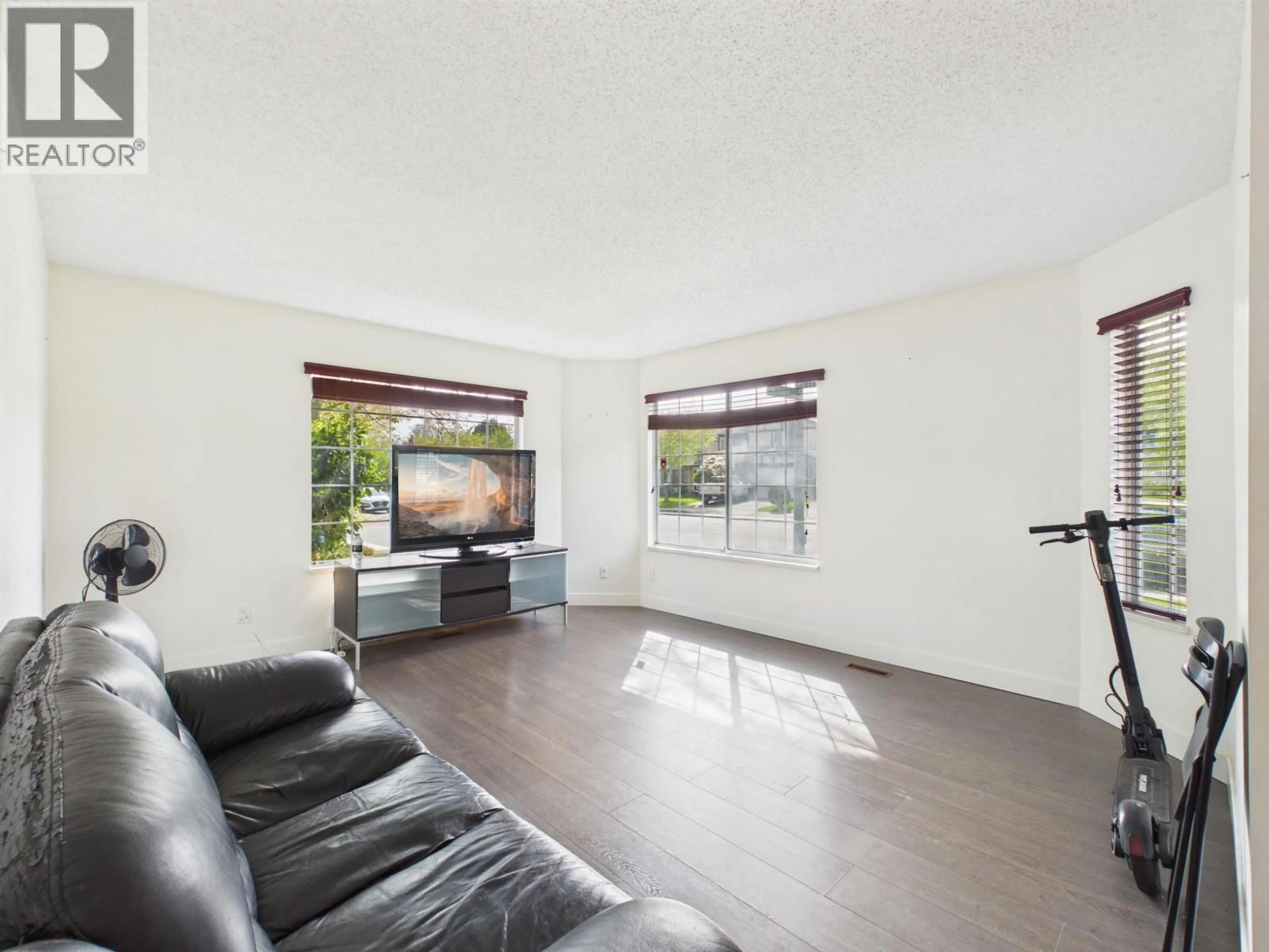 Living room with furniture, unknown for 6220 LYNAS LANE, Richmond British Columbia V7C5E4