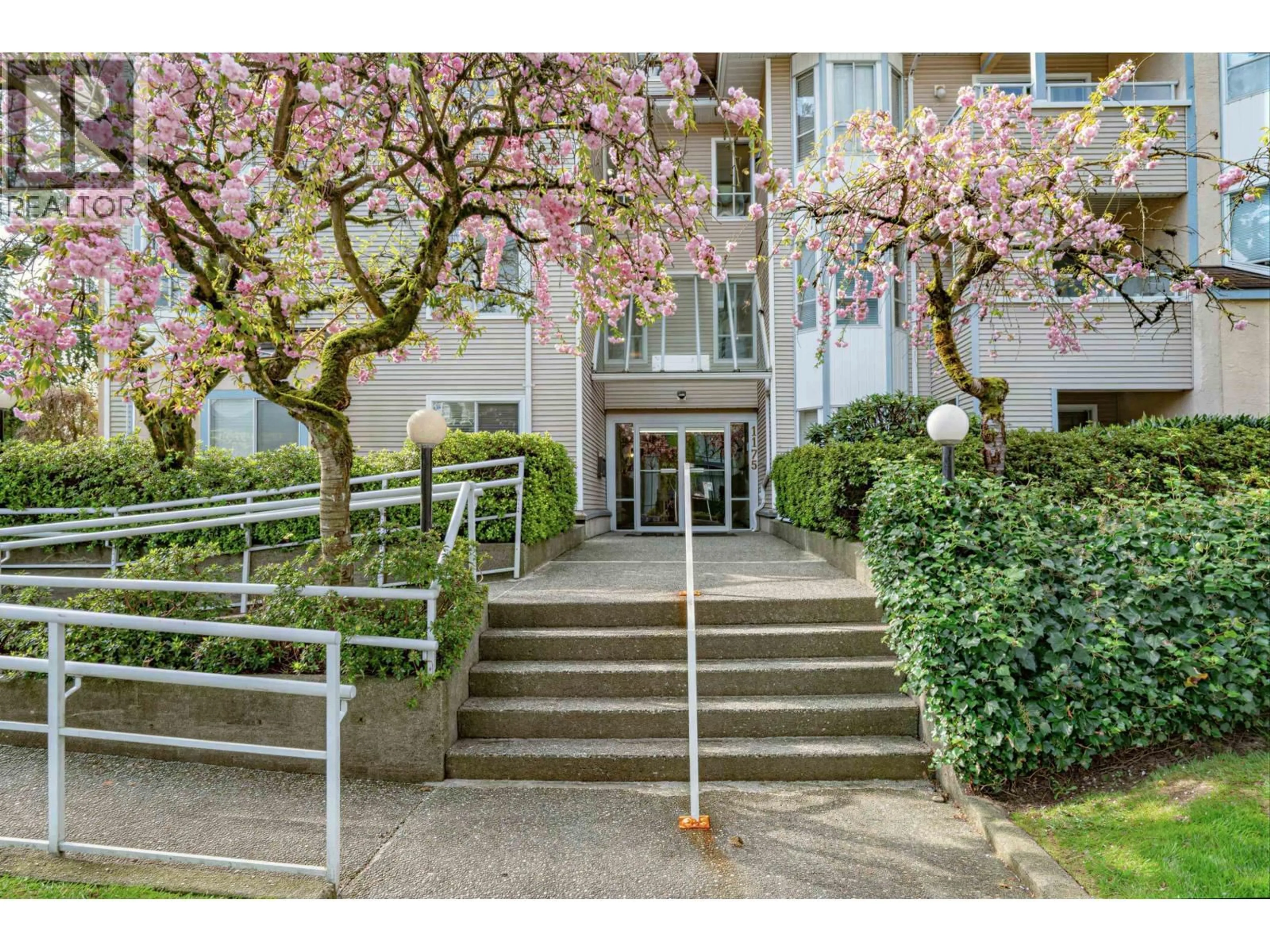 Indoor foyer for 104 - 1175 HEFFLEY CRESCENT, Coquitlam British Columbia V3B7J2