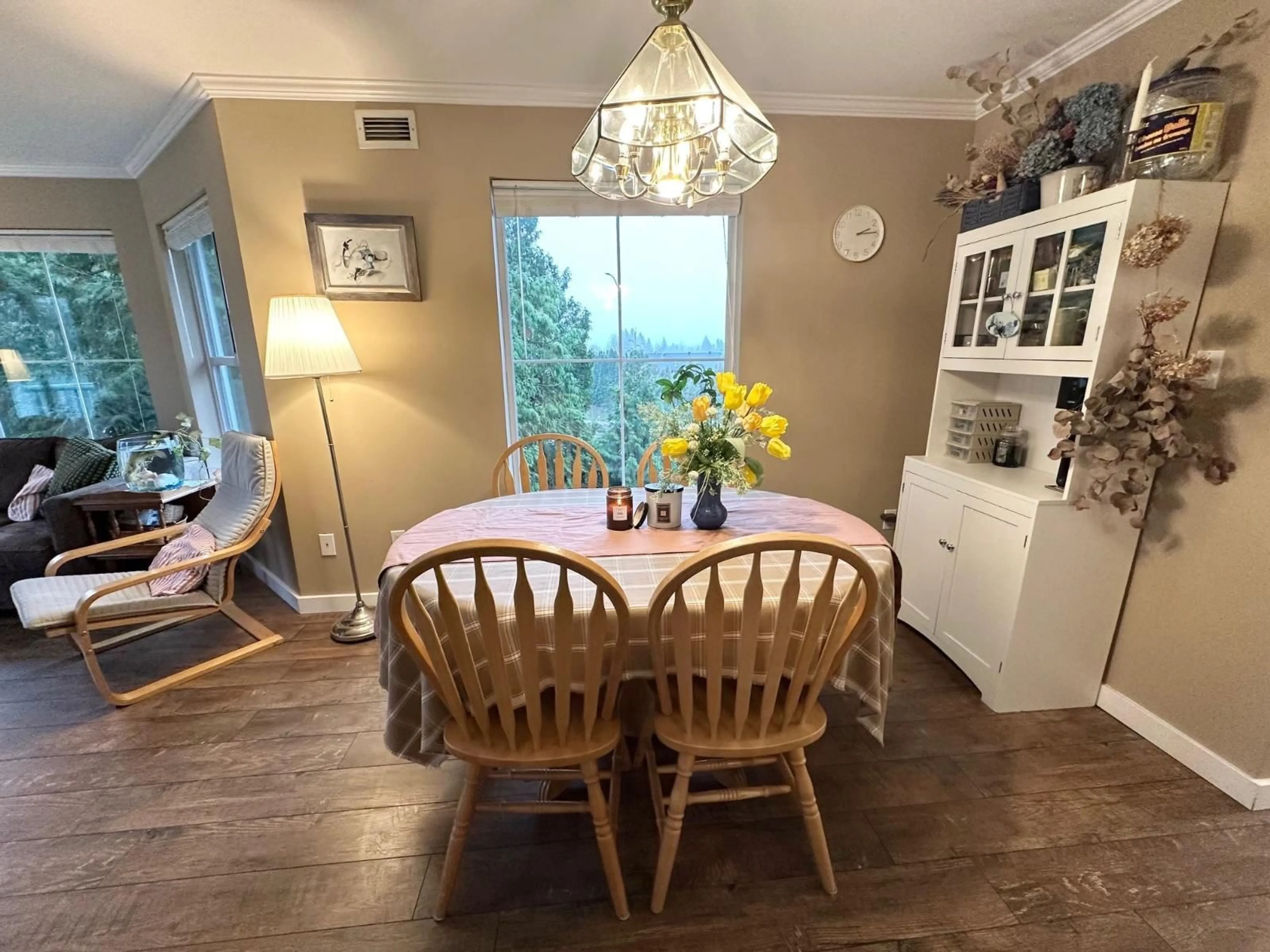 Dining room, wood/laminate floor for 306 - 15160 108 AVENUE, Surrey British Columbia V3R0V2