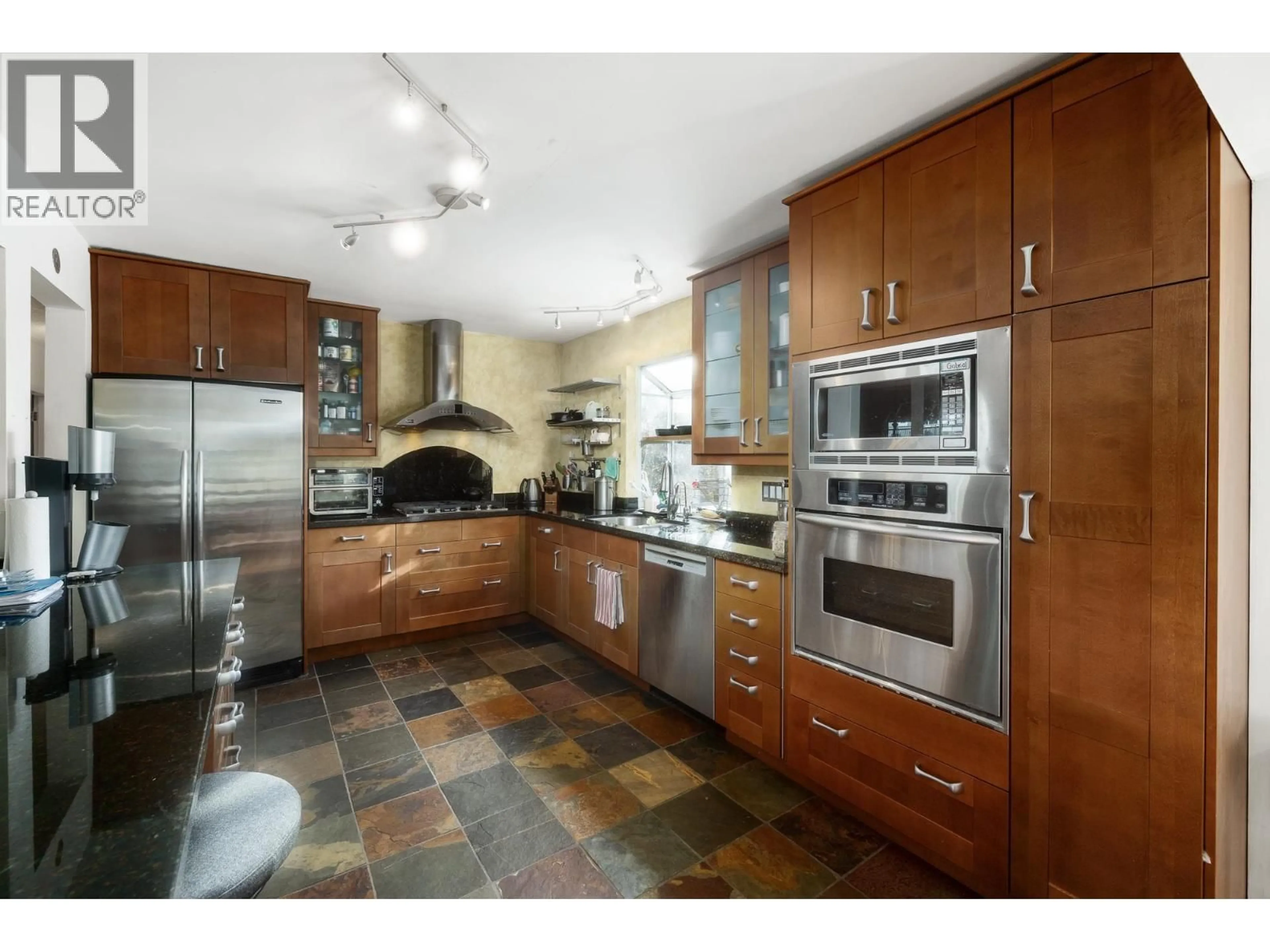 Unknown for 2041 TOMPKINS CRESCENT, North Vancouver British Columbia V7H2C9