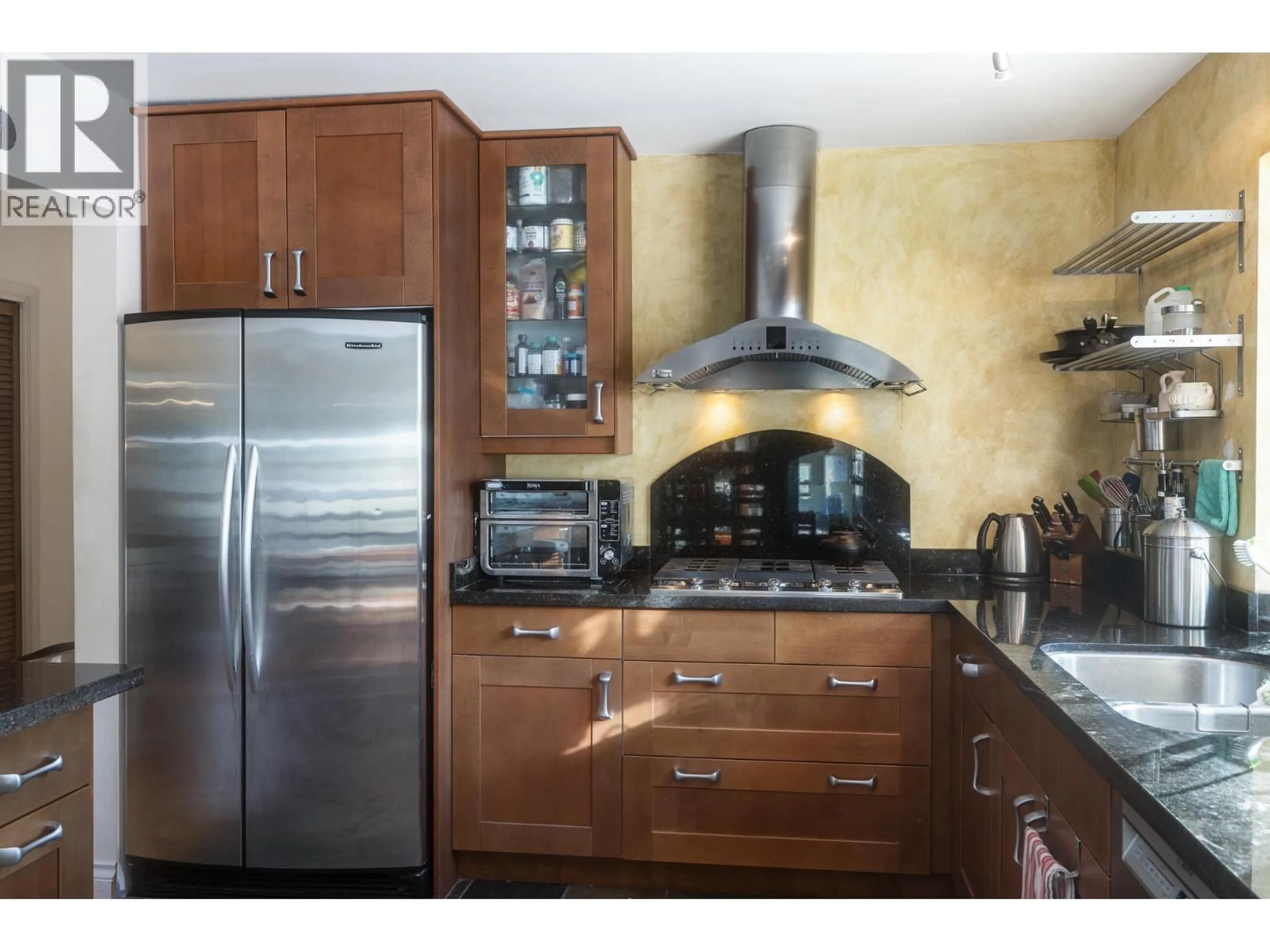 Standard kitchen, unknown for 2041 TOMPKINS CRESCENT, North Vancouver British Columbia V7H2C9