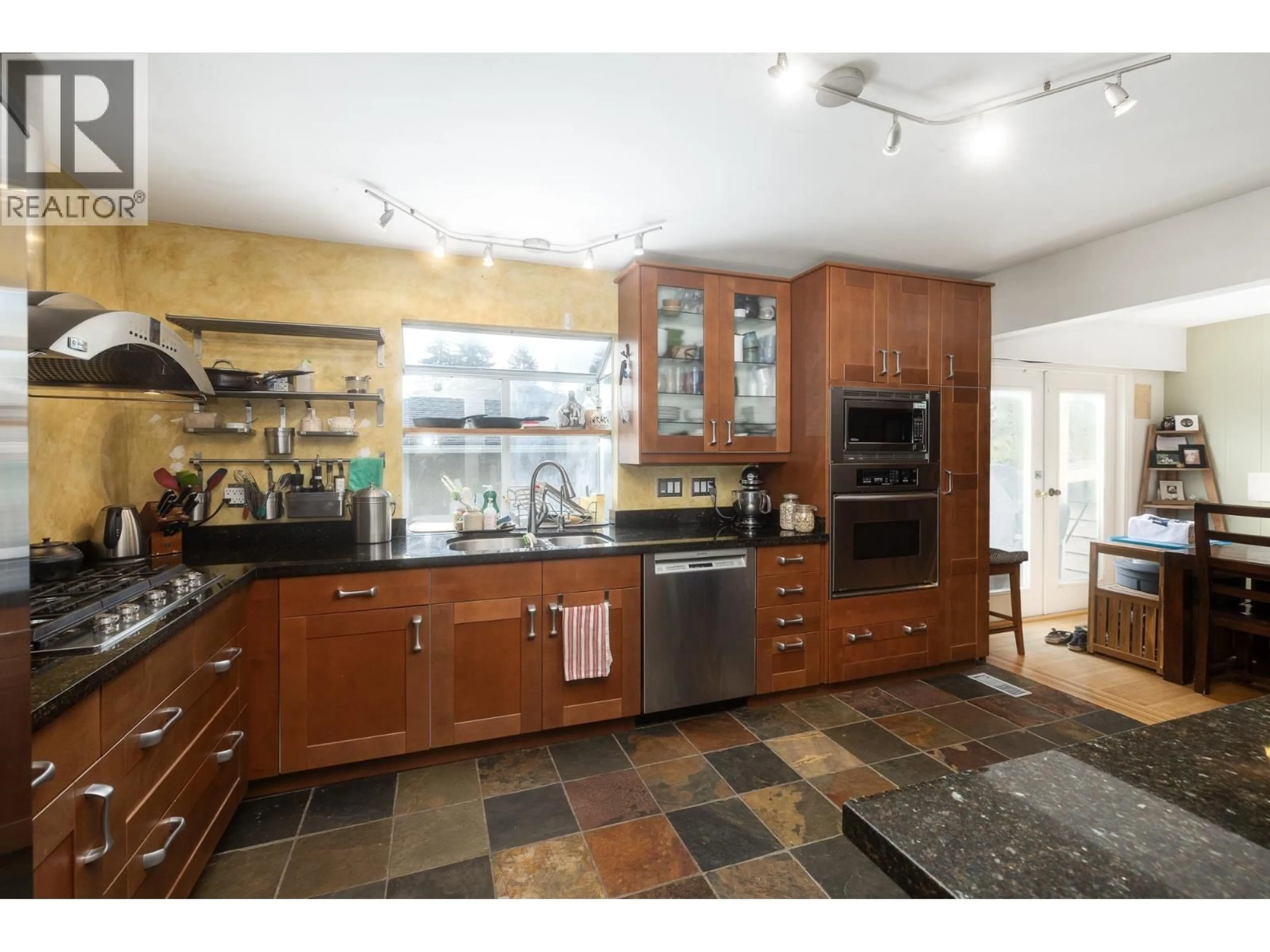 Unknown for 2041 TOMPKINS CRESCENT, North Vancouver British Columbia V7H2C9