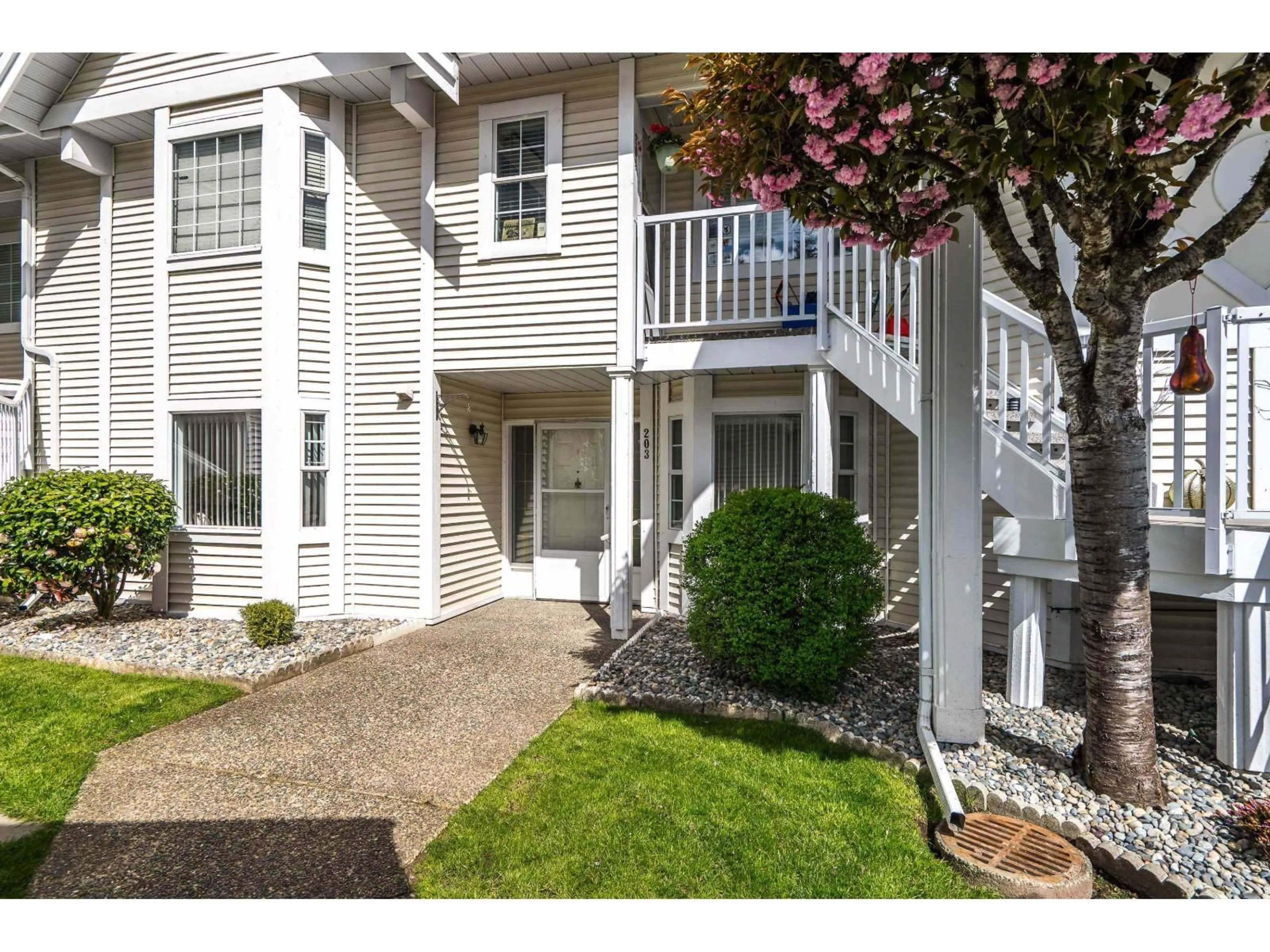 Unknown for 203 - 9109 154 STREET, Surrey British Columbia V3R9G8