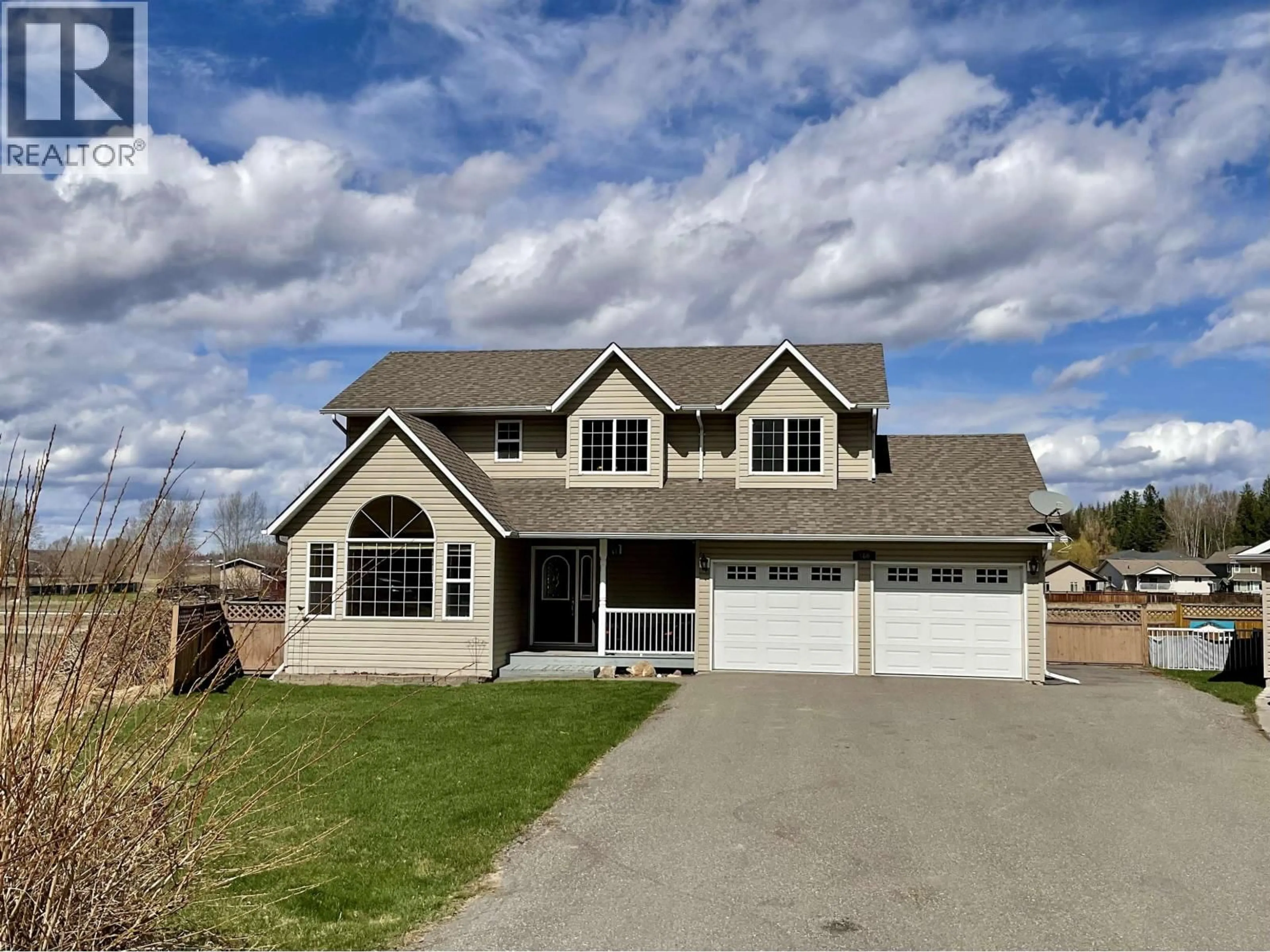 Home with vinyl exterior material, street for 160 LOWE STREET, Quesnel British Columbia V2J5T4