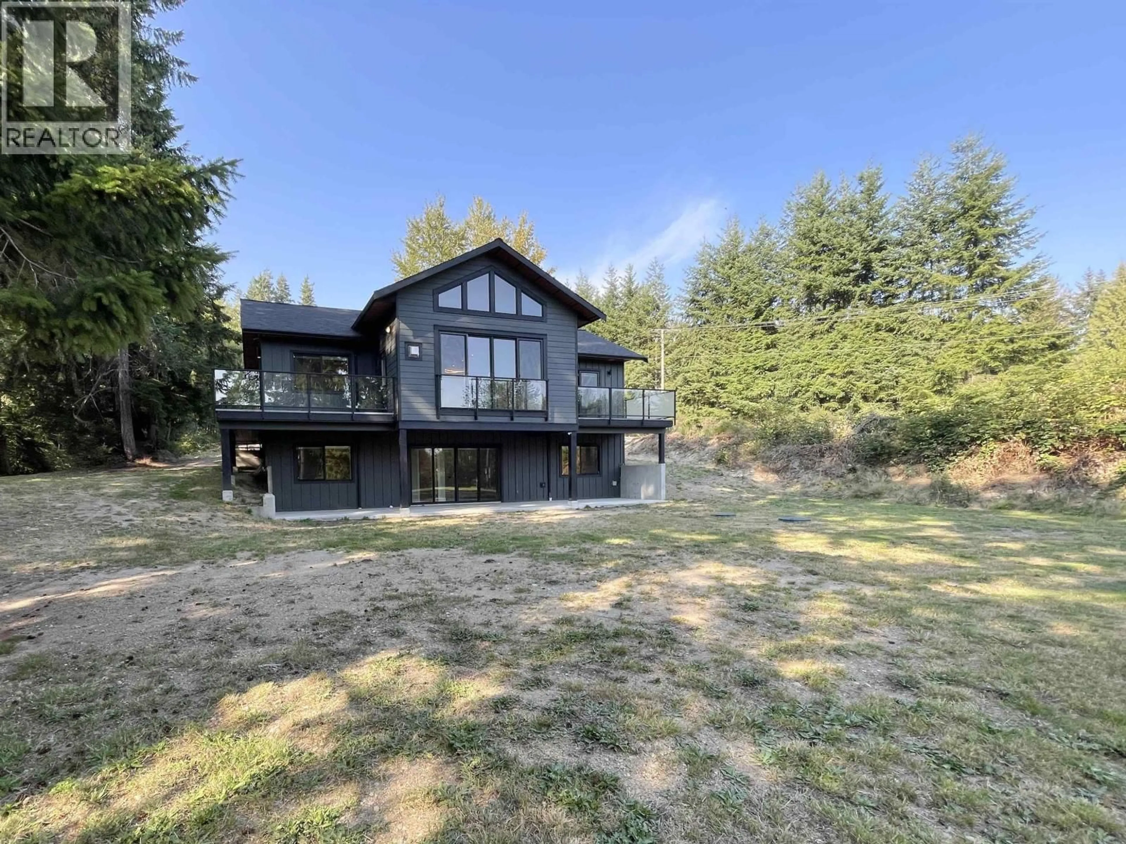 A pic from outside/outdoor area/front of a property/back of a property/a pic from drone, unknown for 915 PAYNE ROAD, Gibsons British Columbia V0N1V7