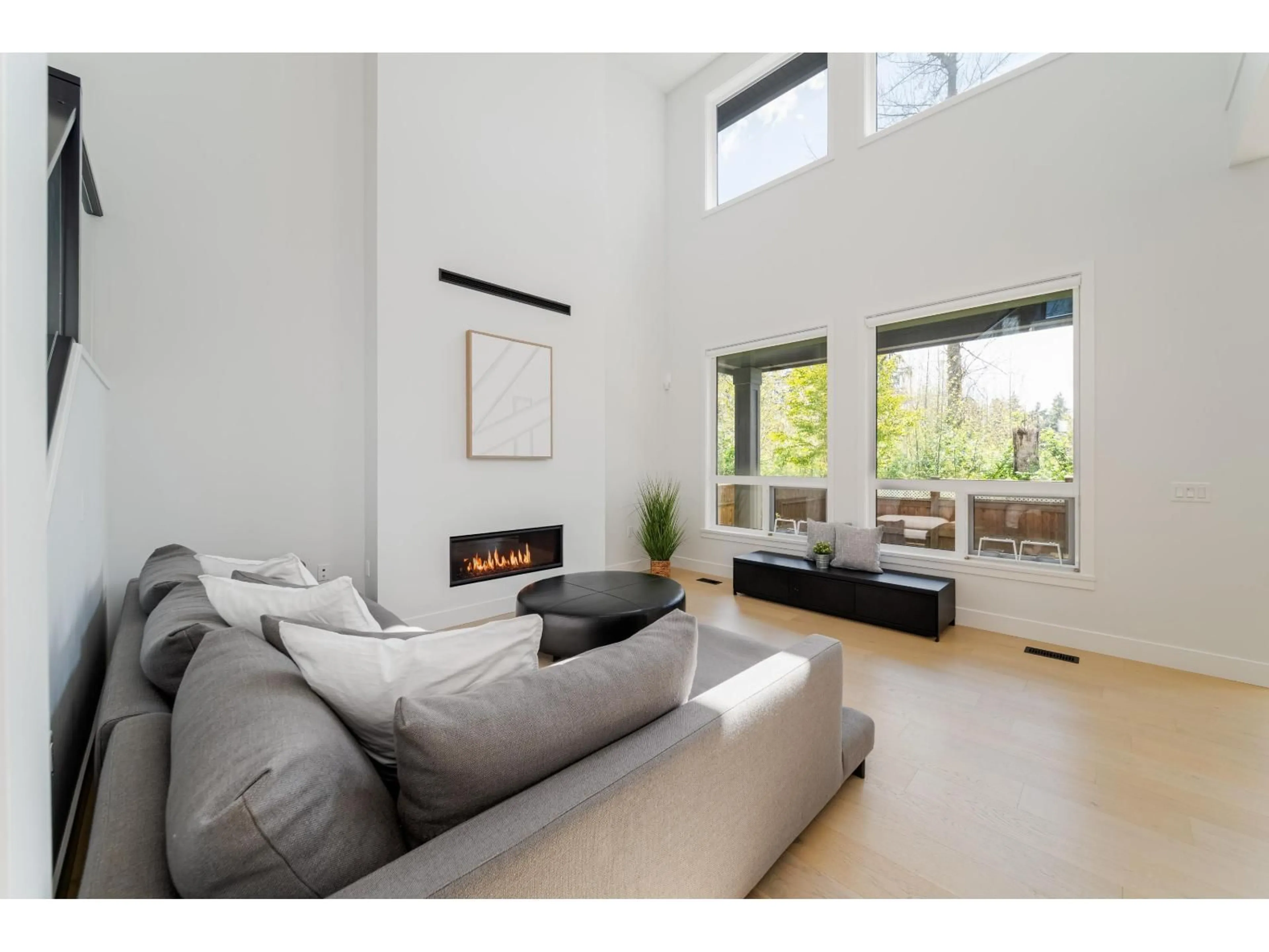 Living room with furniture, unknown for 20530 77A AVENUE, Langley British Columbia V2Y4K3