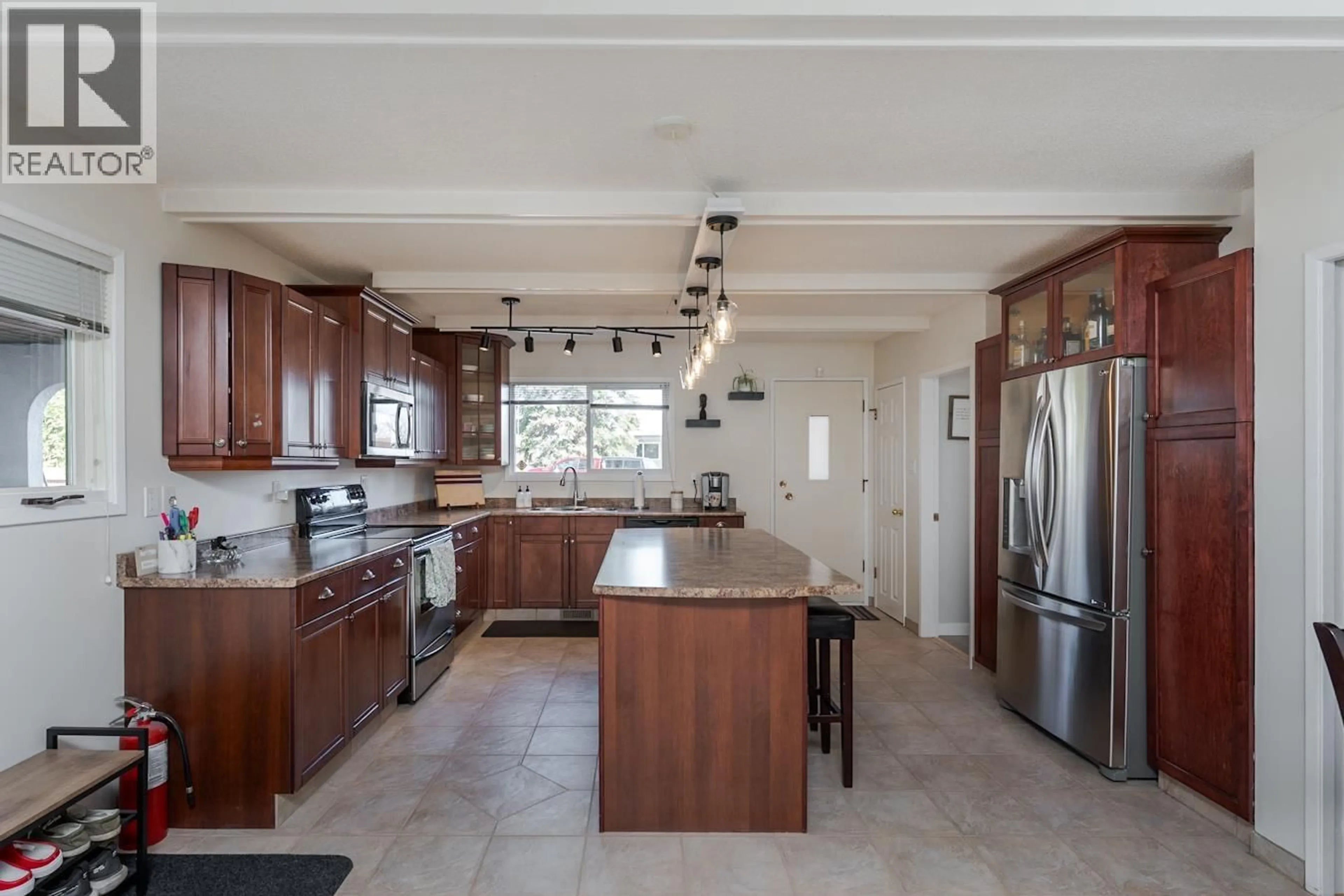 Open concept kitchen, ceramic/tile floor for 1625 GILLETT STREET, Prince George British Columbia V2M2V5