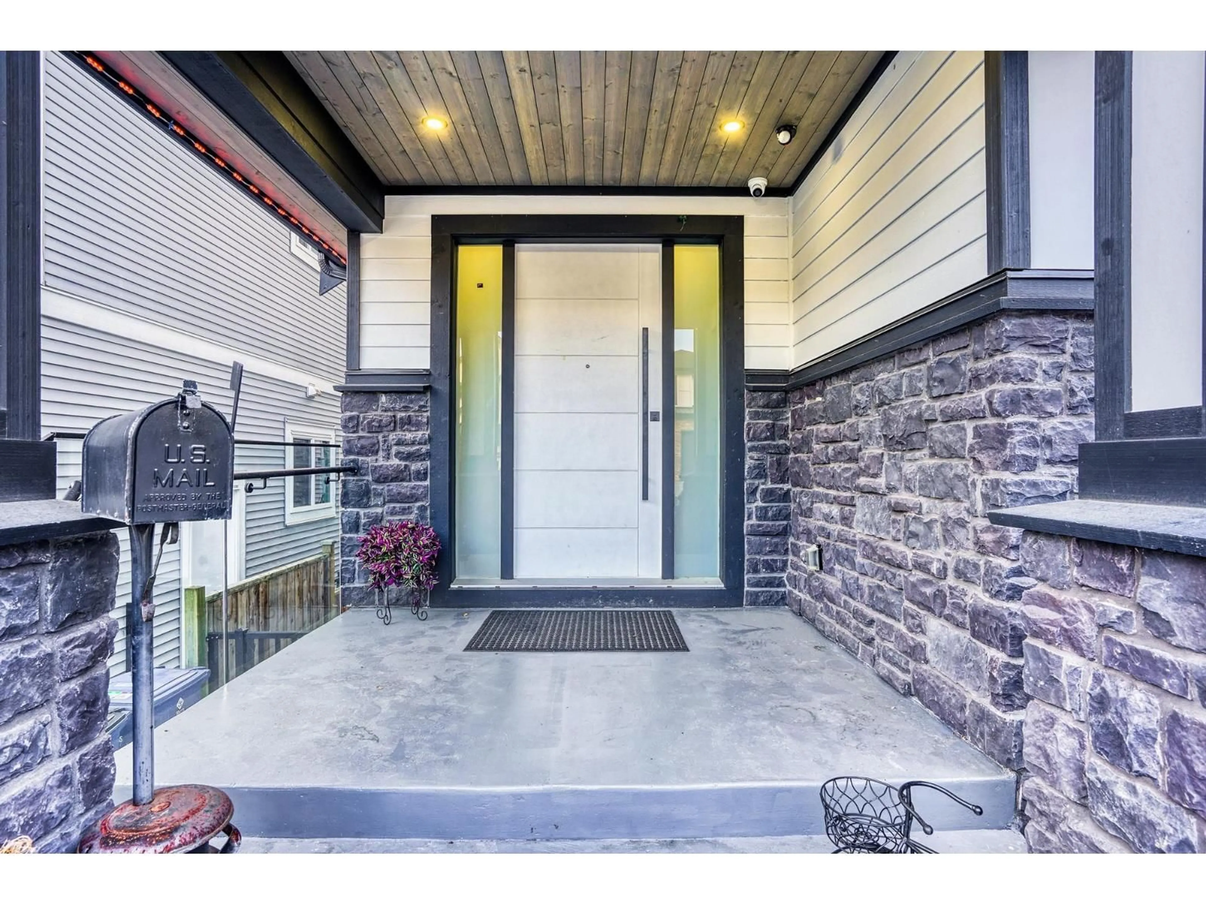Indoor entryway for 18 - 4581 SUMAS MOUNTAIN ROAD, Abbotsford British Columbia V3G0H3