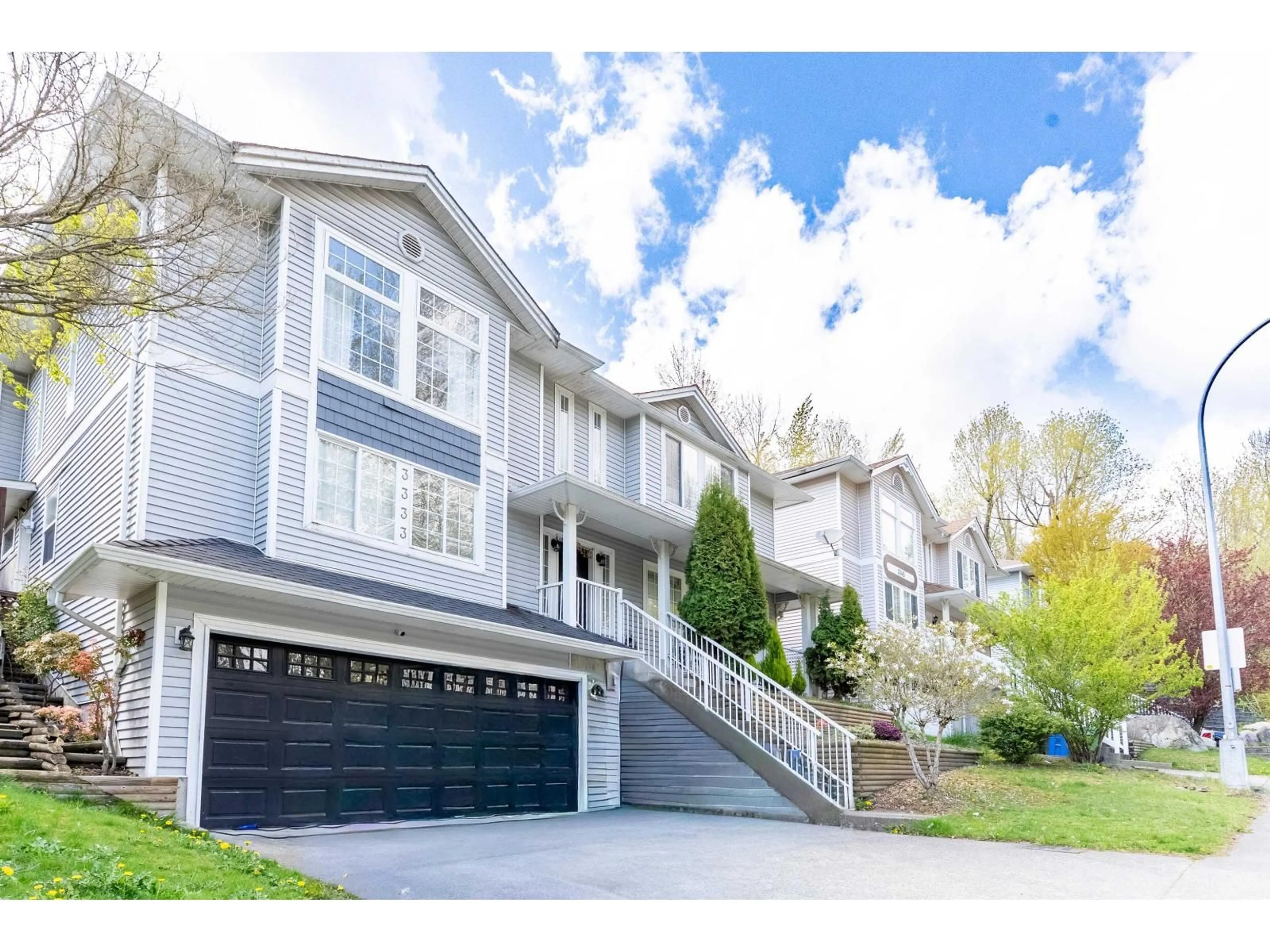 Home with vinyl exterior material, street for 3333 BLUE JAY STREET, Abbotsford British Columbia V2T6P9