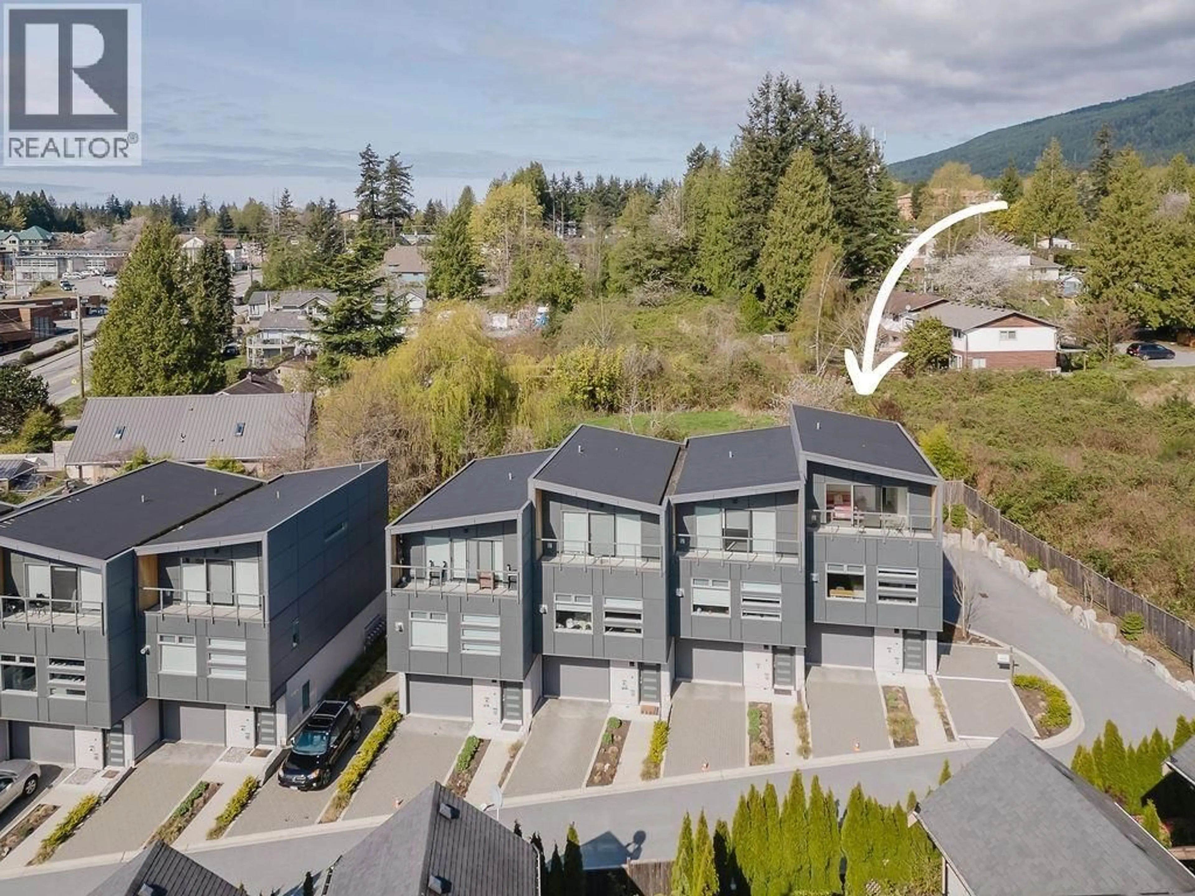 A pic from outside/outdoor area/front of a property/back of a property/a pic from drone, mountain view for 109 - 736 GIBSONS WAY, Gibsons British Columbia V0N1V9