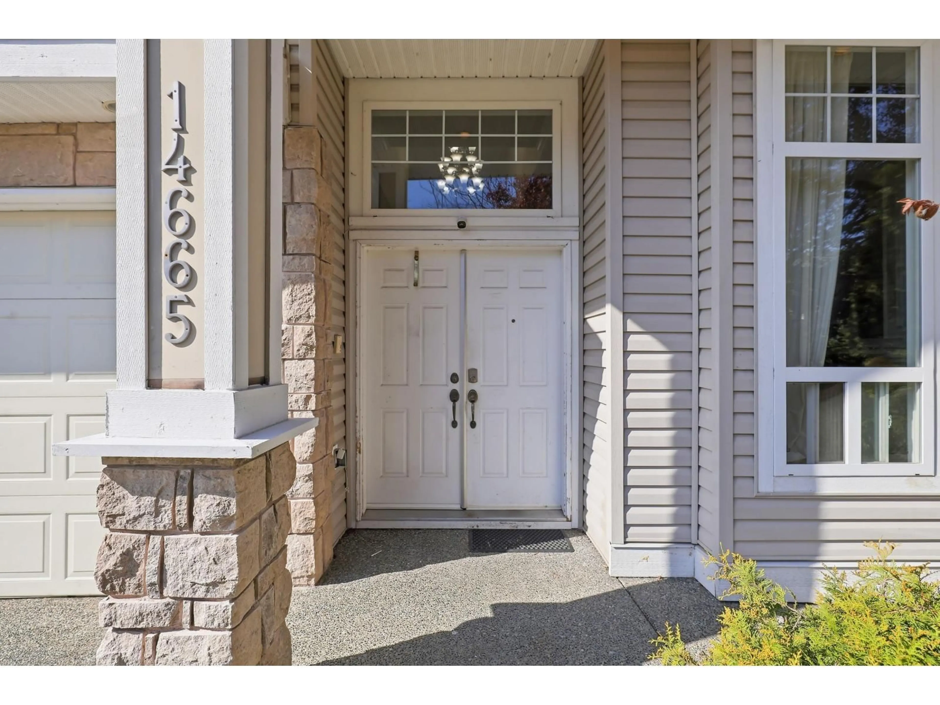 Indoor entryway for 14665 76A AVENUE, Surrey British Columbia V3S2P4