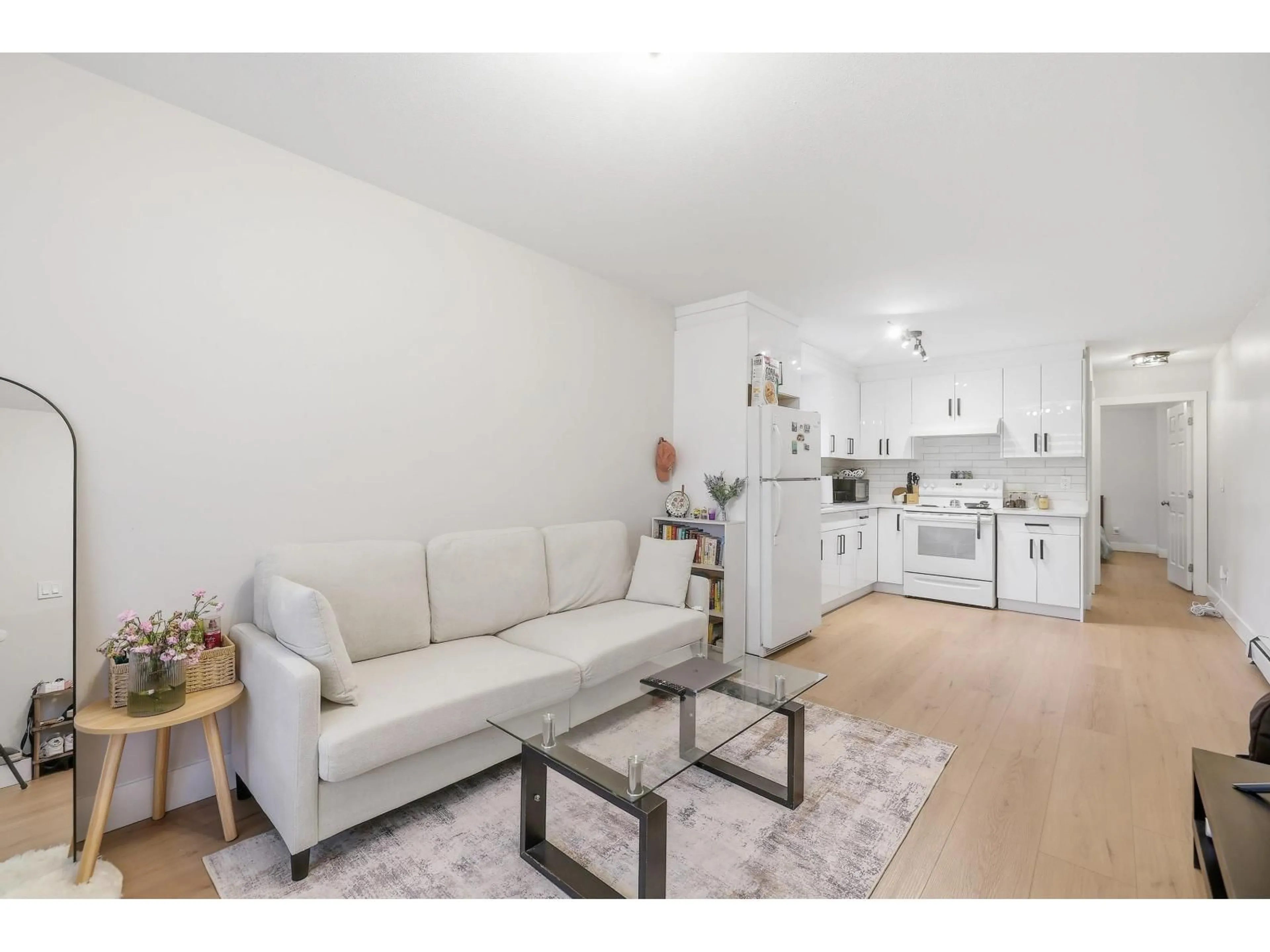 Living room with furniture, unknown for 14665 76A AVENUE, Surrey British Columbia V3S2P4