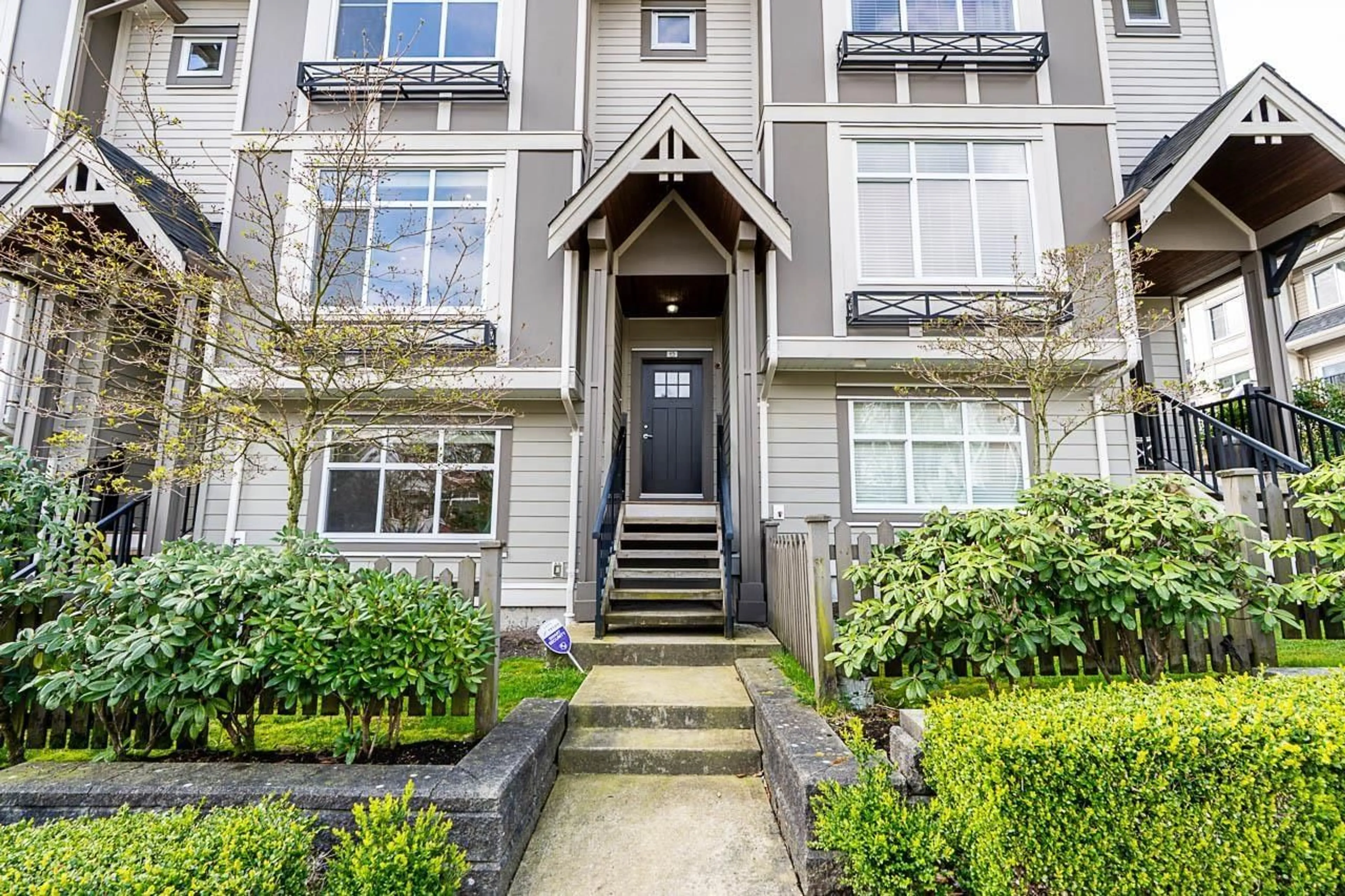 Indoor entryway for 12 - 6588 195A STREET, Surrey British Columbia V4N6N5