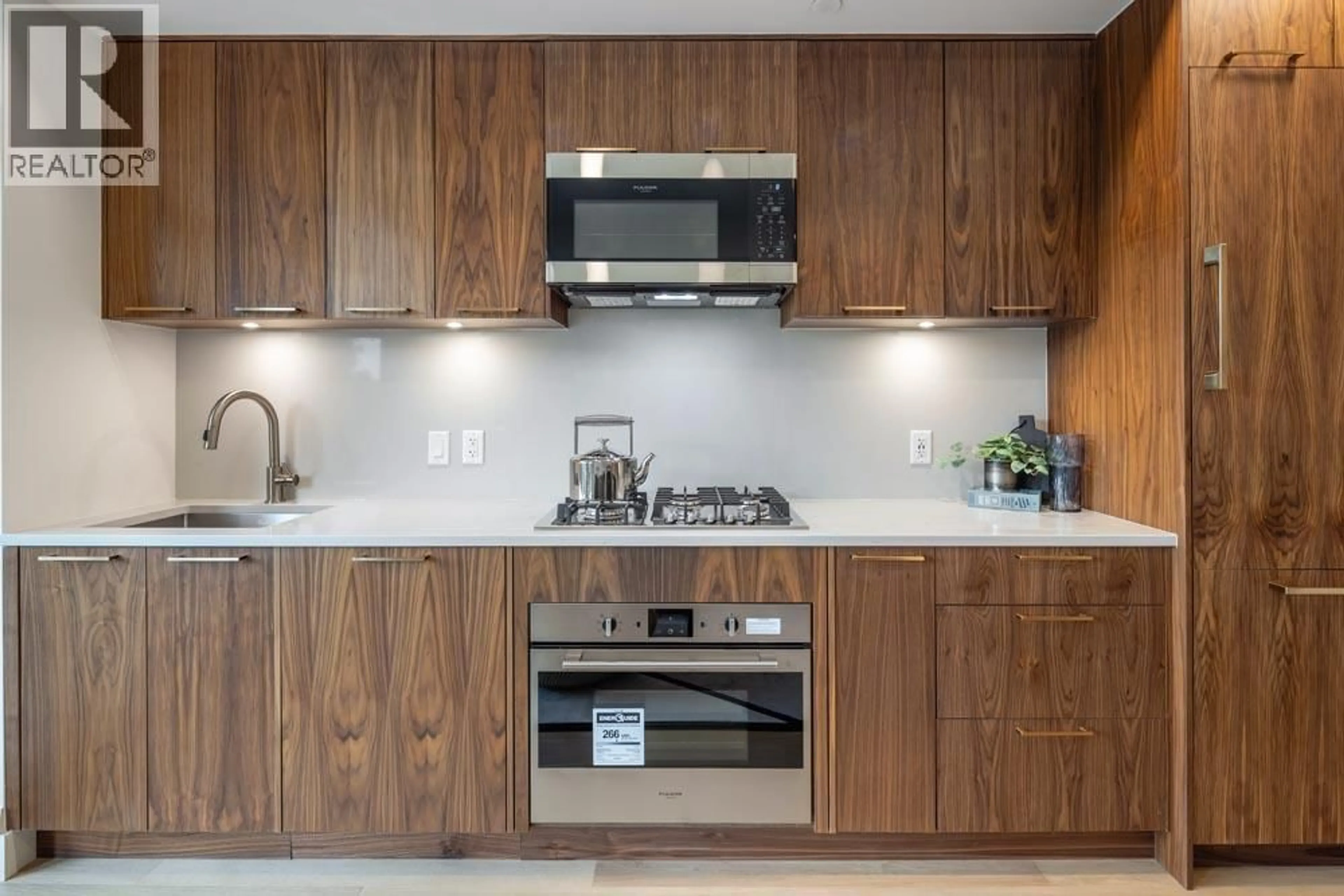 Standard kitchen, unknown for 410 - 2550 GARDEN DRIVE, Vancouver British Columbia V5N4X6