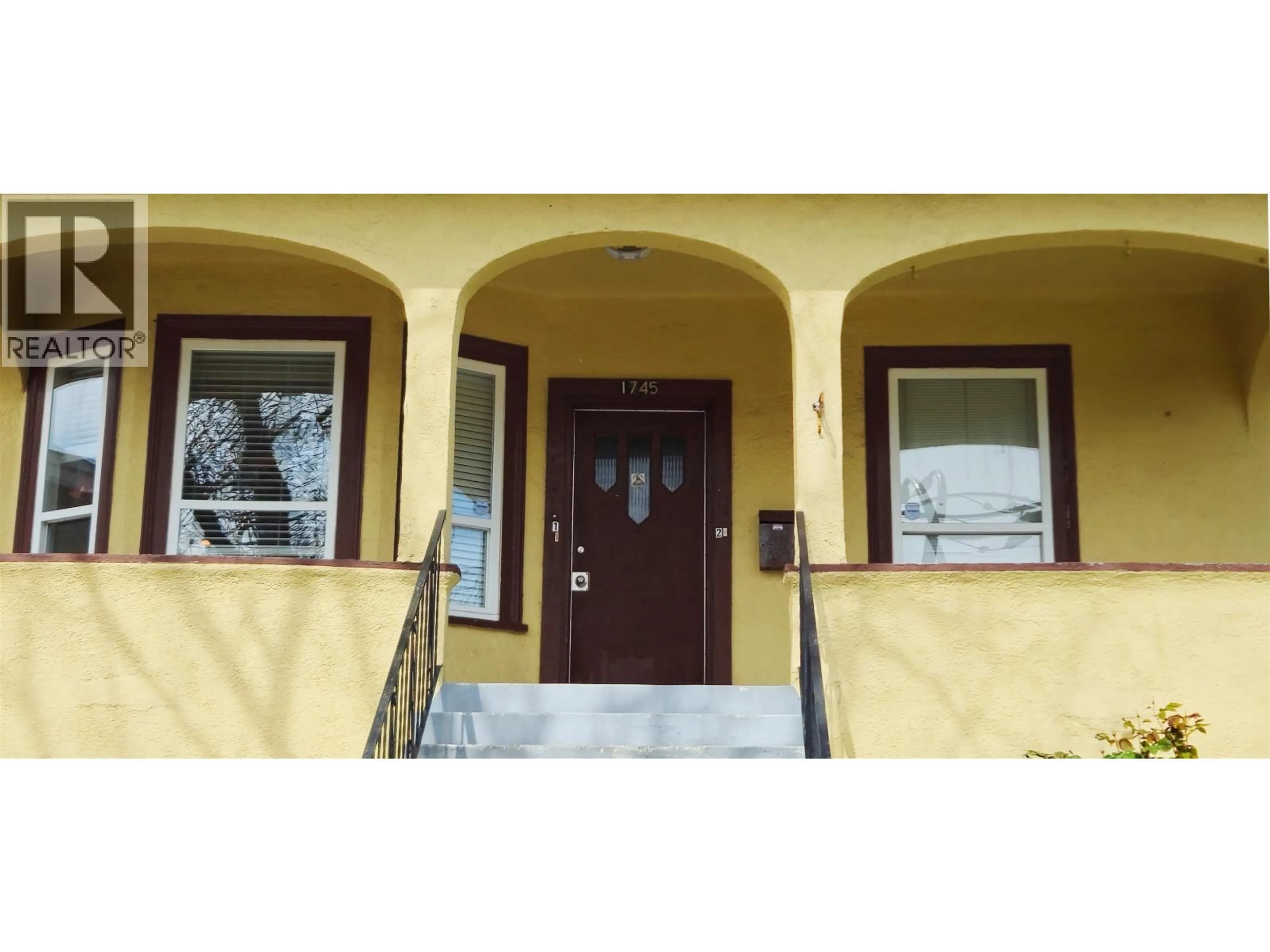 Indoor foyer for 1745 GRAVELEY STREET, Vancouver British Columbia V5L3A9