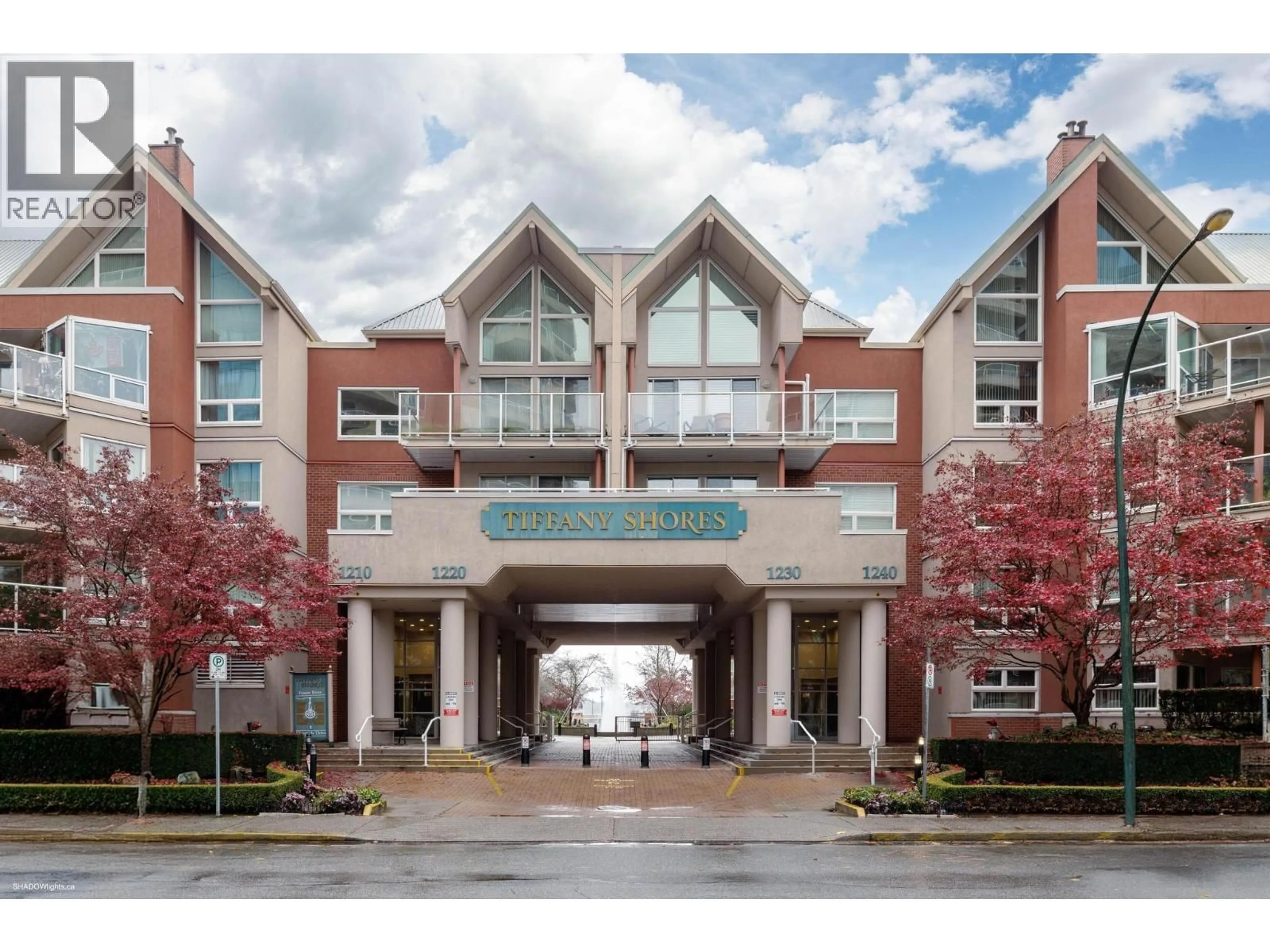Indoor foyer for 102A - 1220 QUAYSIDE DRIVE, New Westminster British Columbia V3M6H1