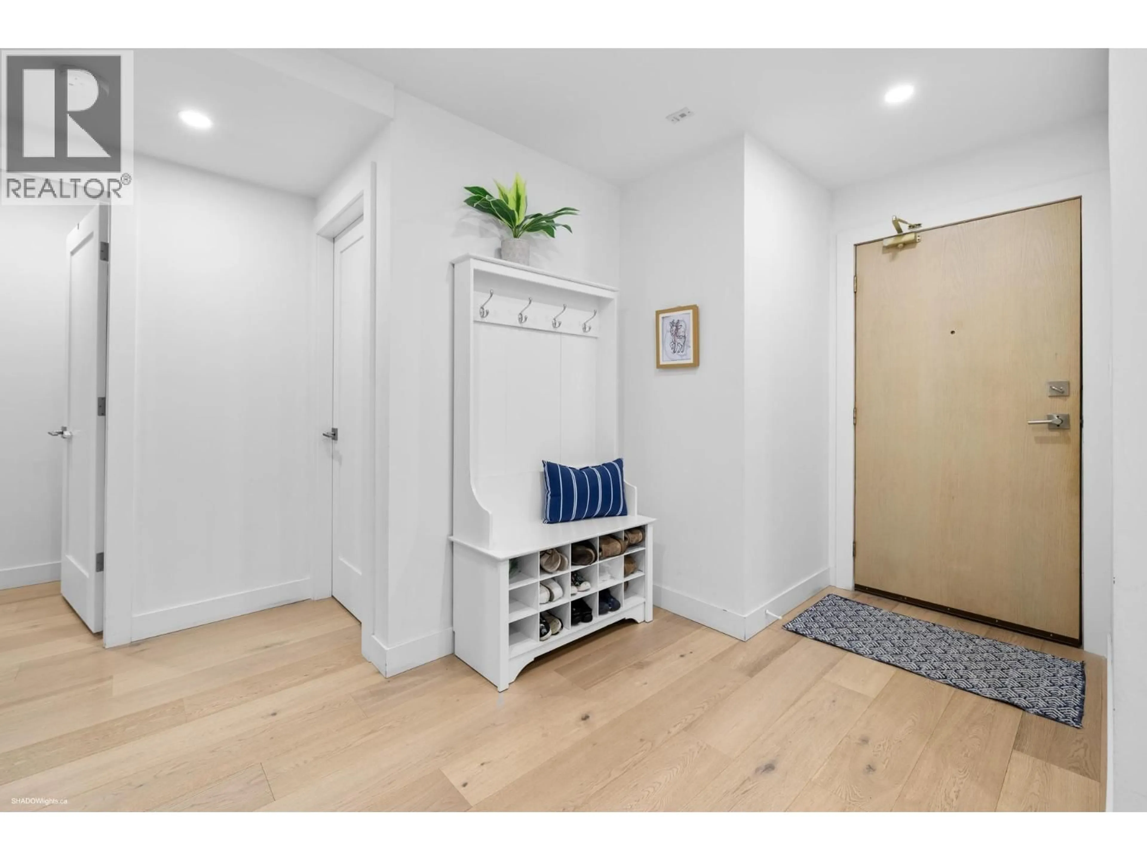 Indoor entryway for 102A - 1220 QUAYSIDE DRIVE, New Westminster British Columbia V3M6H1