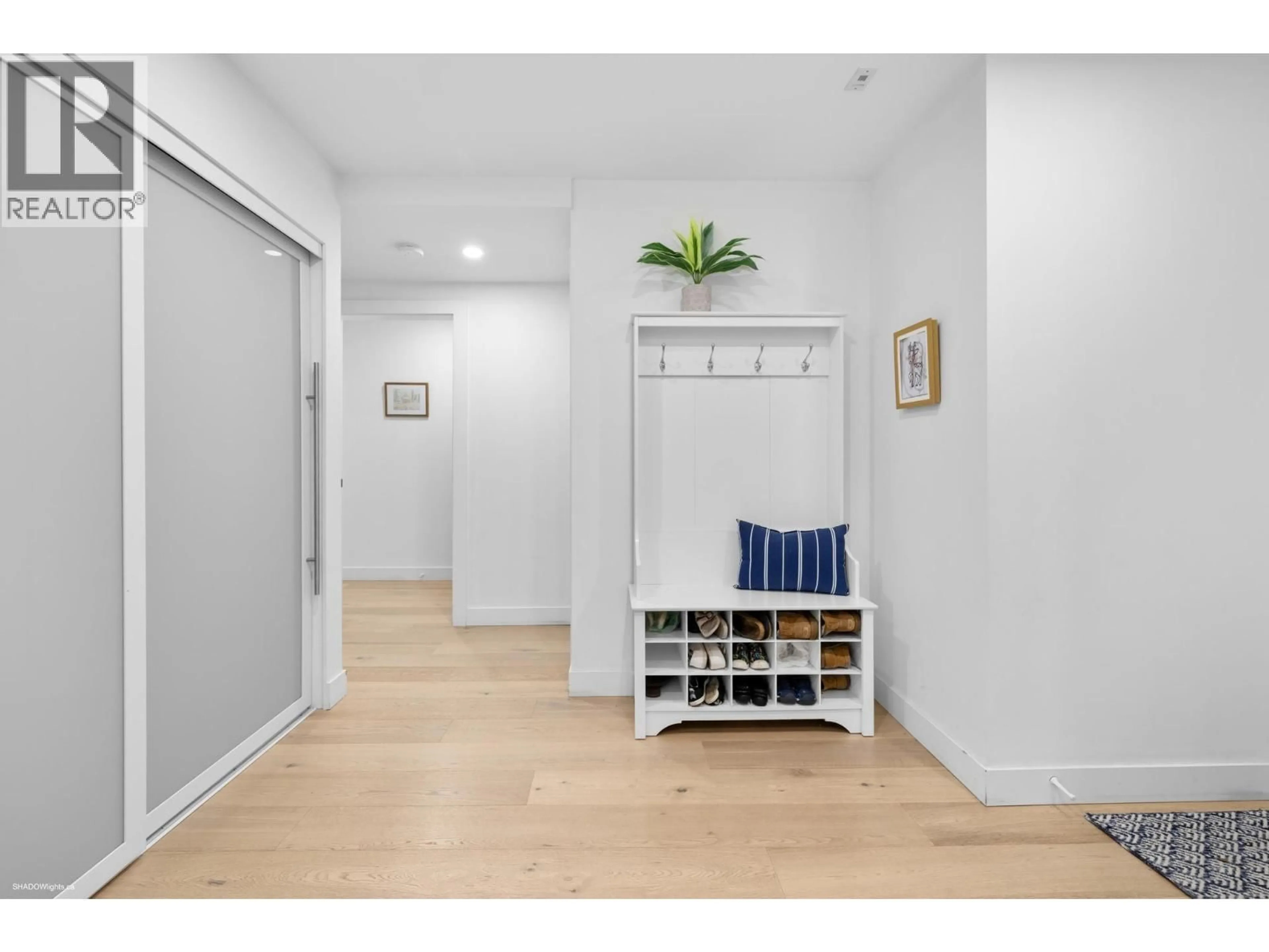 Indoor entryway for 102A - 1220 QUAYSIDE DRIVE, New Westminster British Columbia V3M6H1