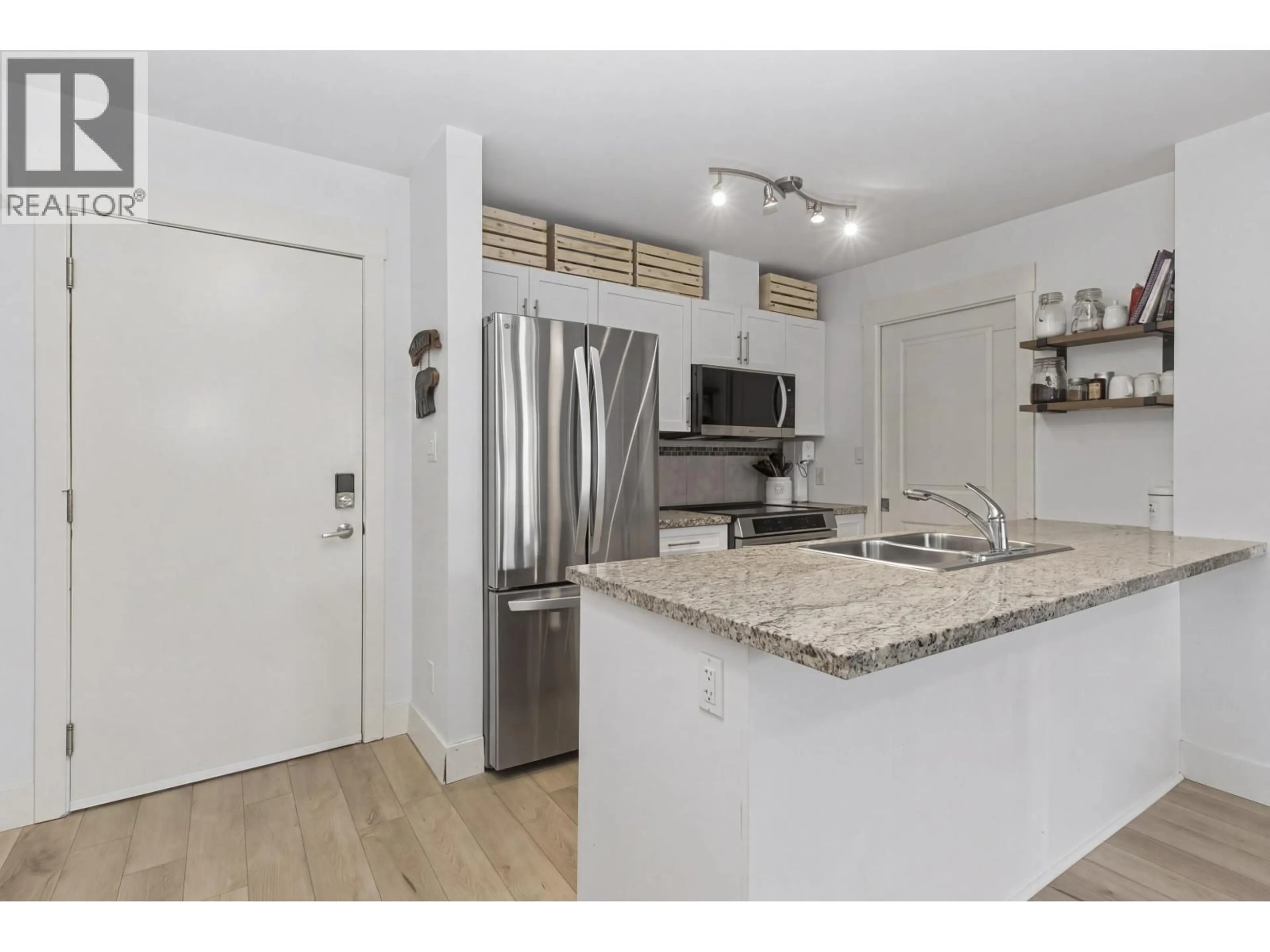 Open concept kitchen, unknown for 217 - 1211 VILLAGE GREEN WAY, Squamish British Columbia V8B0R7