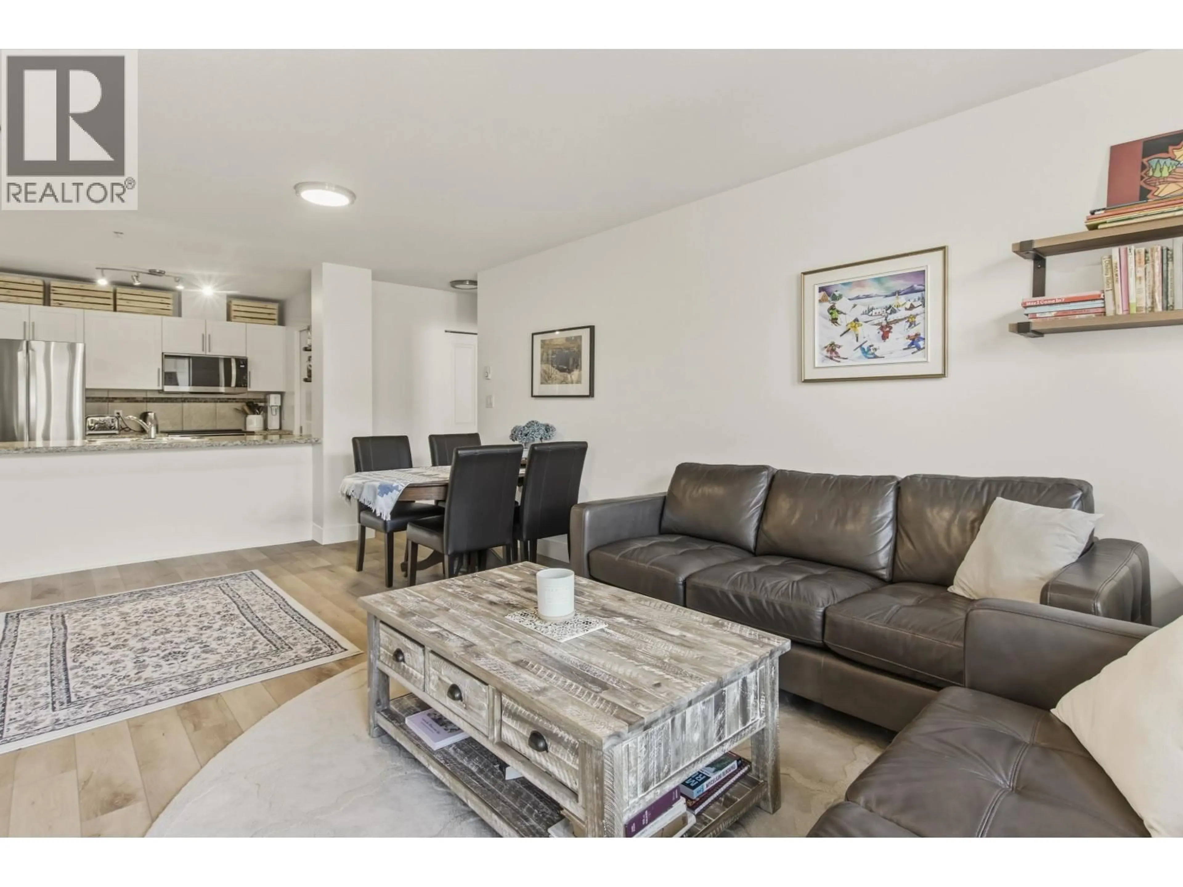 Living room with furniture, wood/laminate floor for 217 - 1211 VILLAGE GREEN WAY, Squamish British Columbia V8B0R7