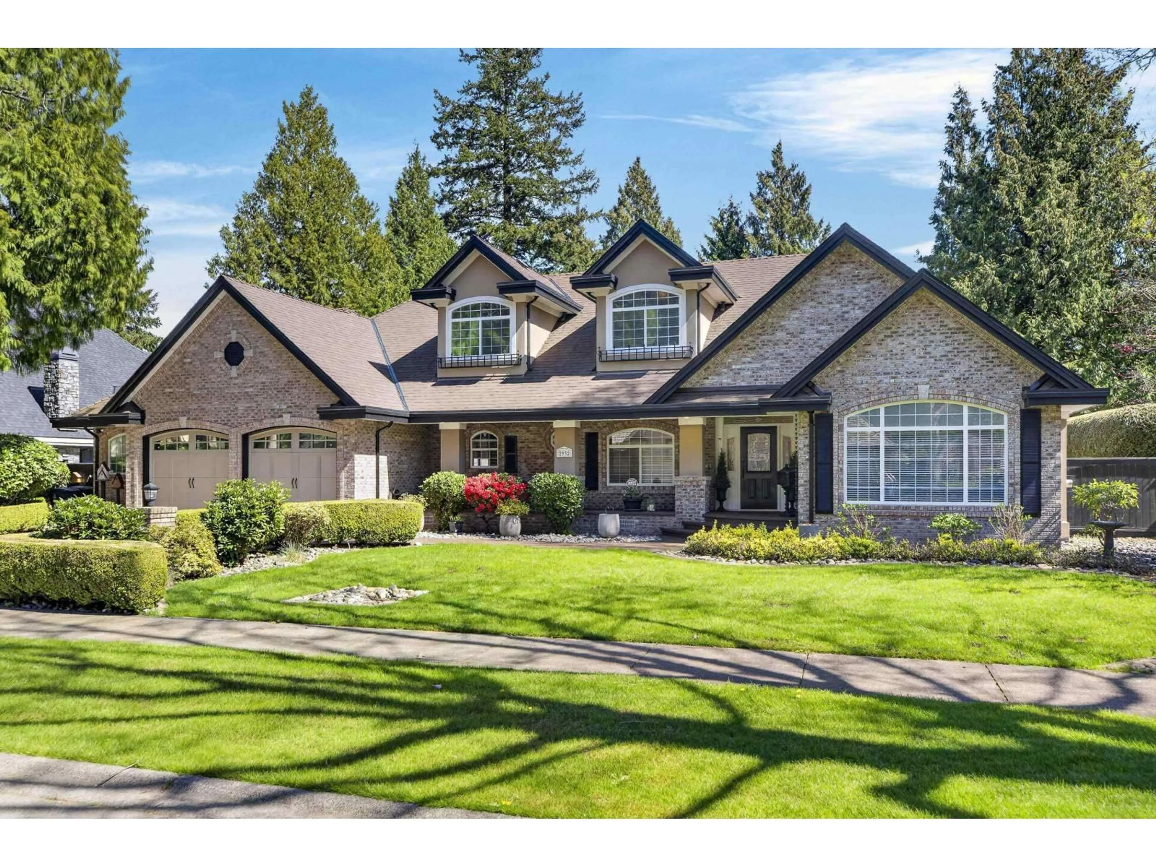 Home with vinyl exterior material, mountain view for 2932 139 STREET, Surrey British Columbia V4P2N2