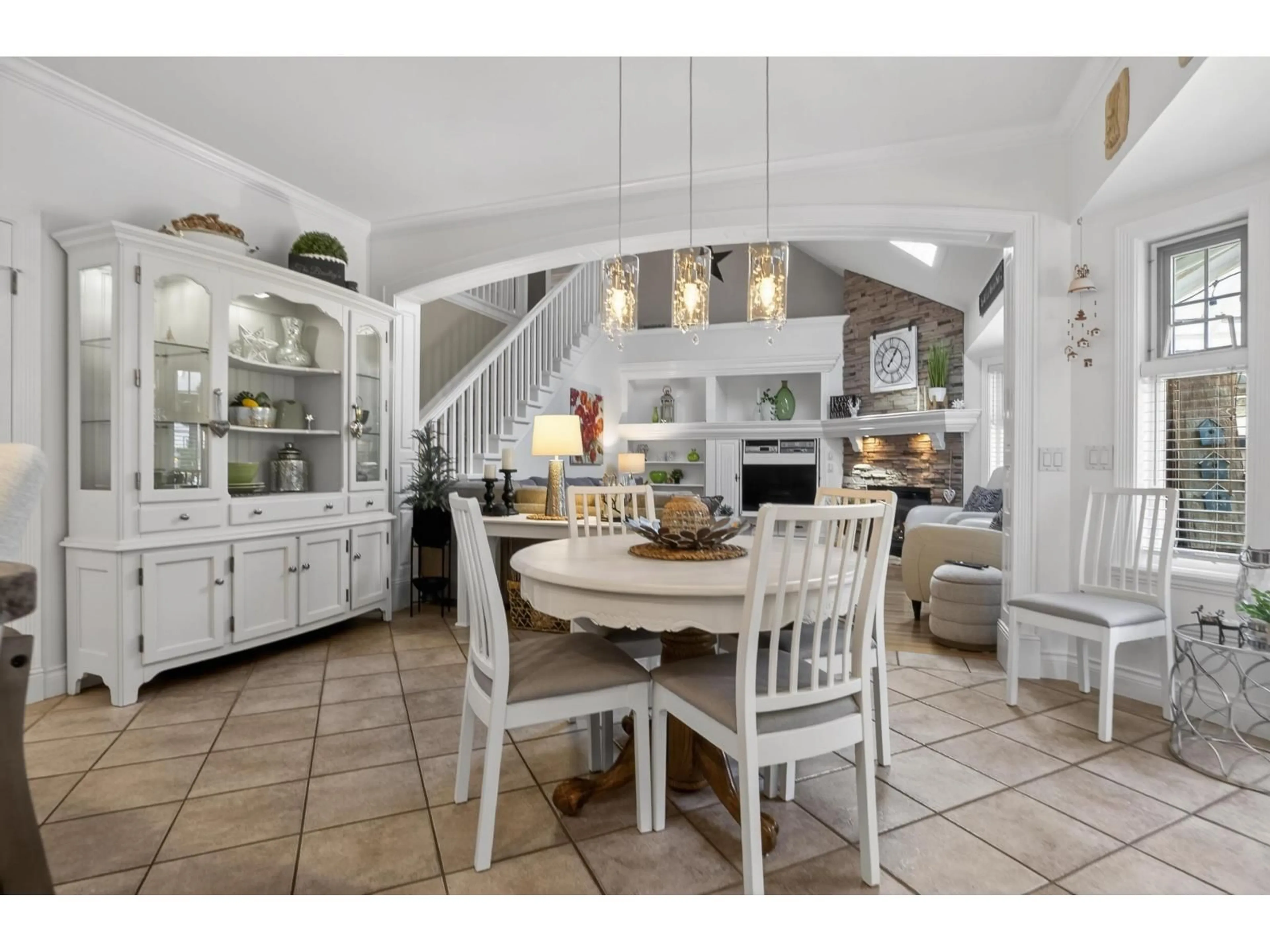 Open concept kitchen, ceramic/tile floor for 2932 139 STREET, Surrey British Columbia V4P2N2