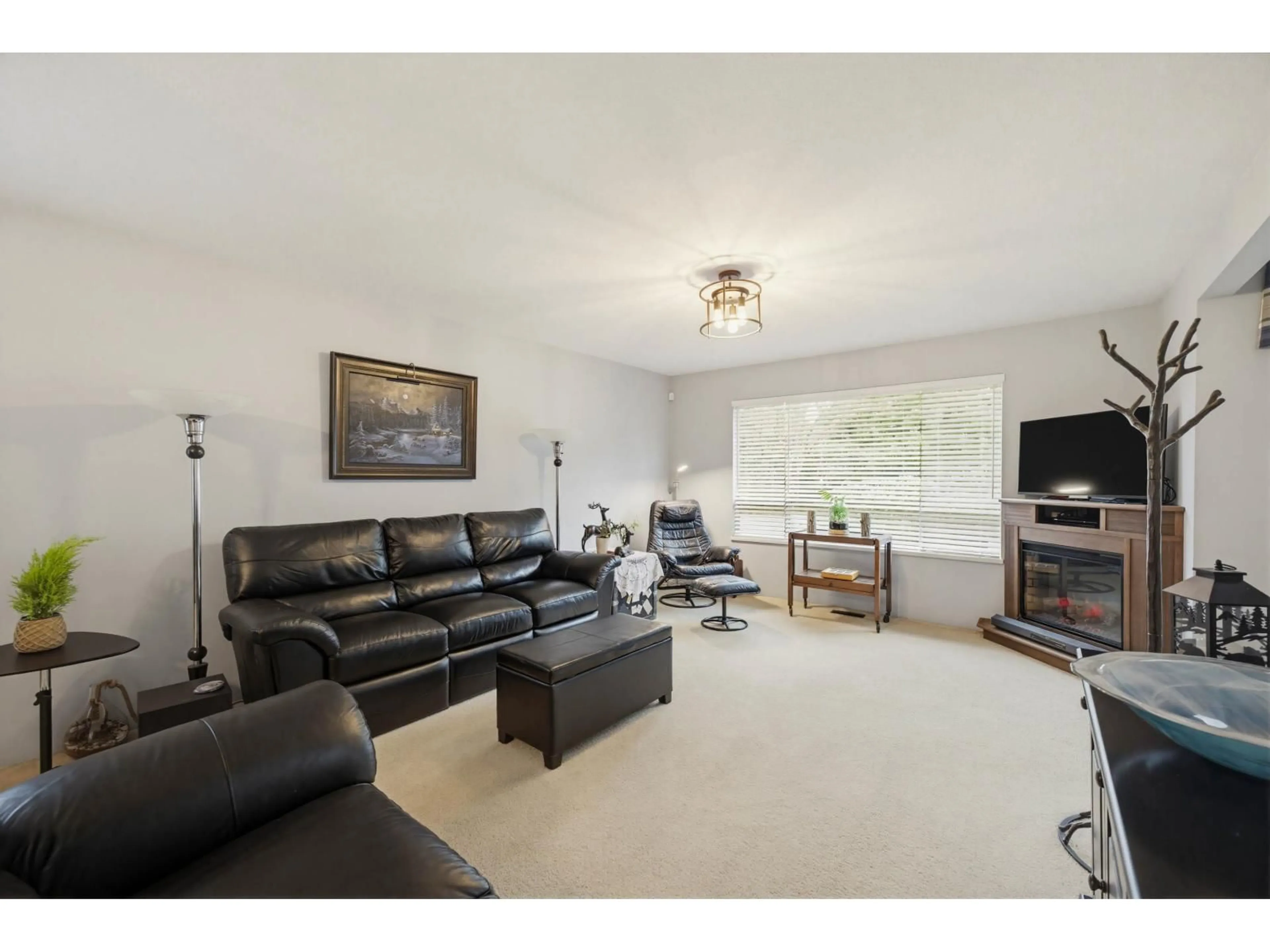 Living room with furniture, unknown for 15618 93 AVENUE, Surrey British Columbia V4N3B2