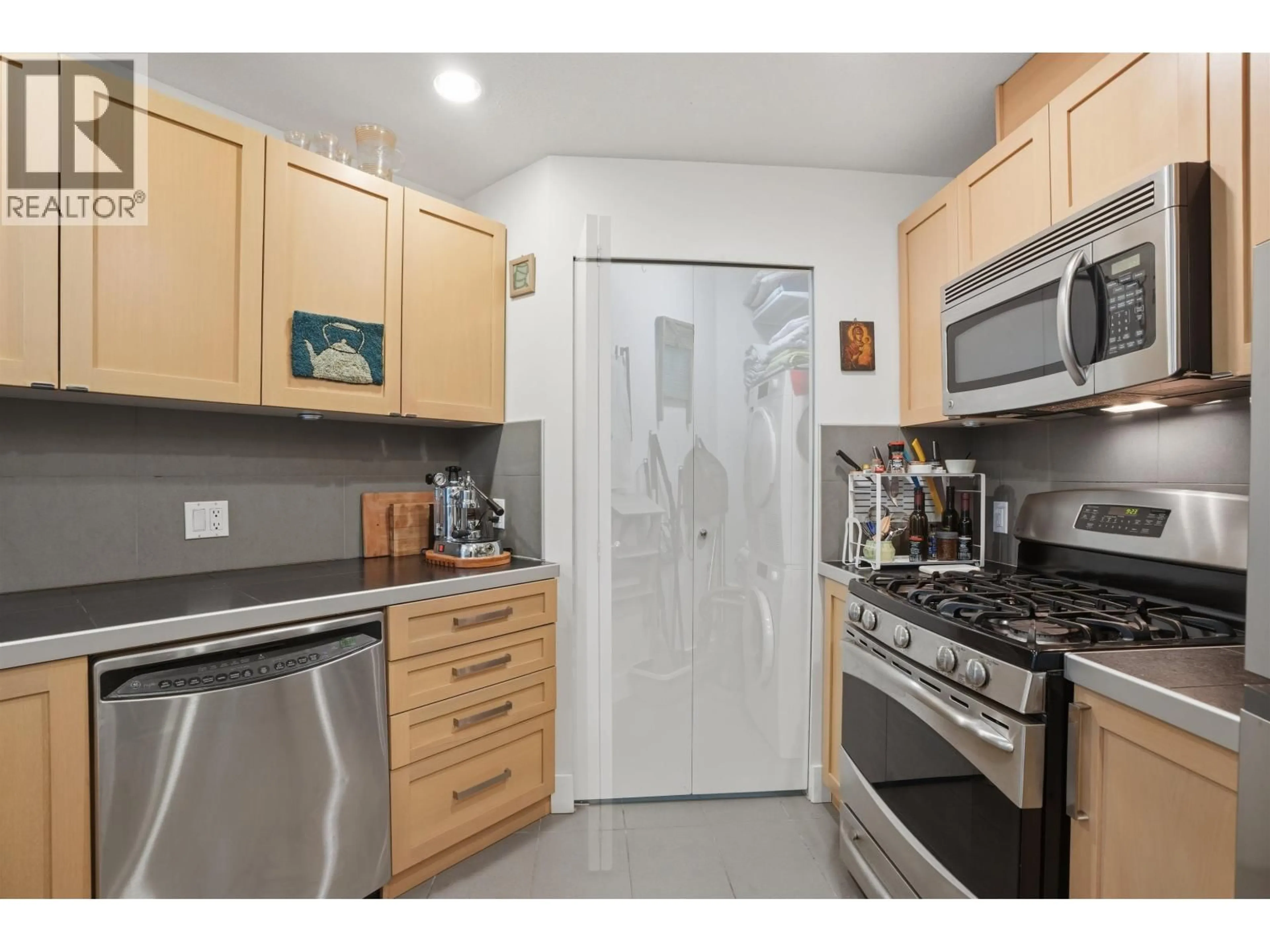 Standard kitchen, unknown for 303 - 5779 BIRNEY AVENUE, Vancouver British Columbia V6S0A3