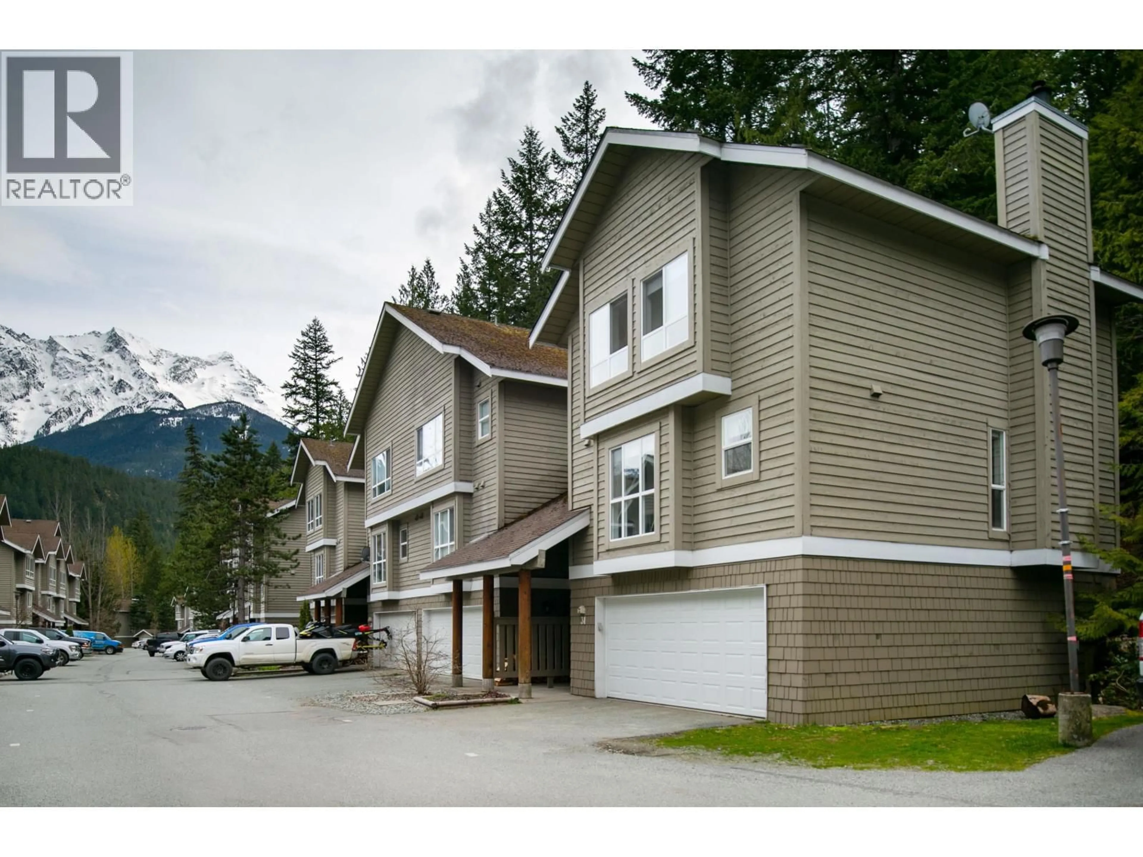 A pic from outside/outdoor area/front of a property/back of a property/a pic from drone, mountain view for 31 - 1400 PARK STREET, Pemberton British Columbia V0N2L1