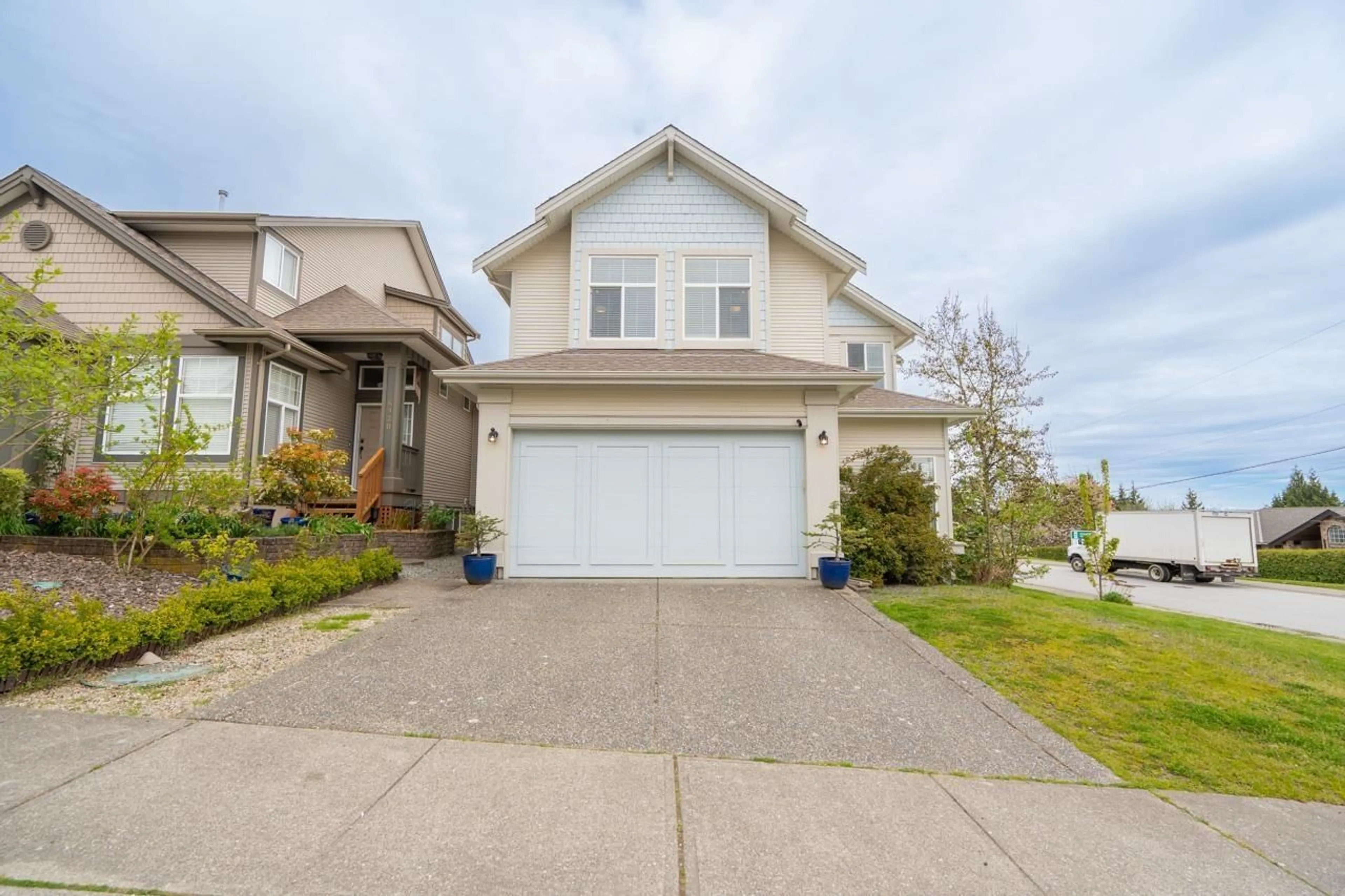 Home with vinyl exterior material, street for 19809 69 AVENUE, Langley British Columbia V2Y3A9
