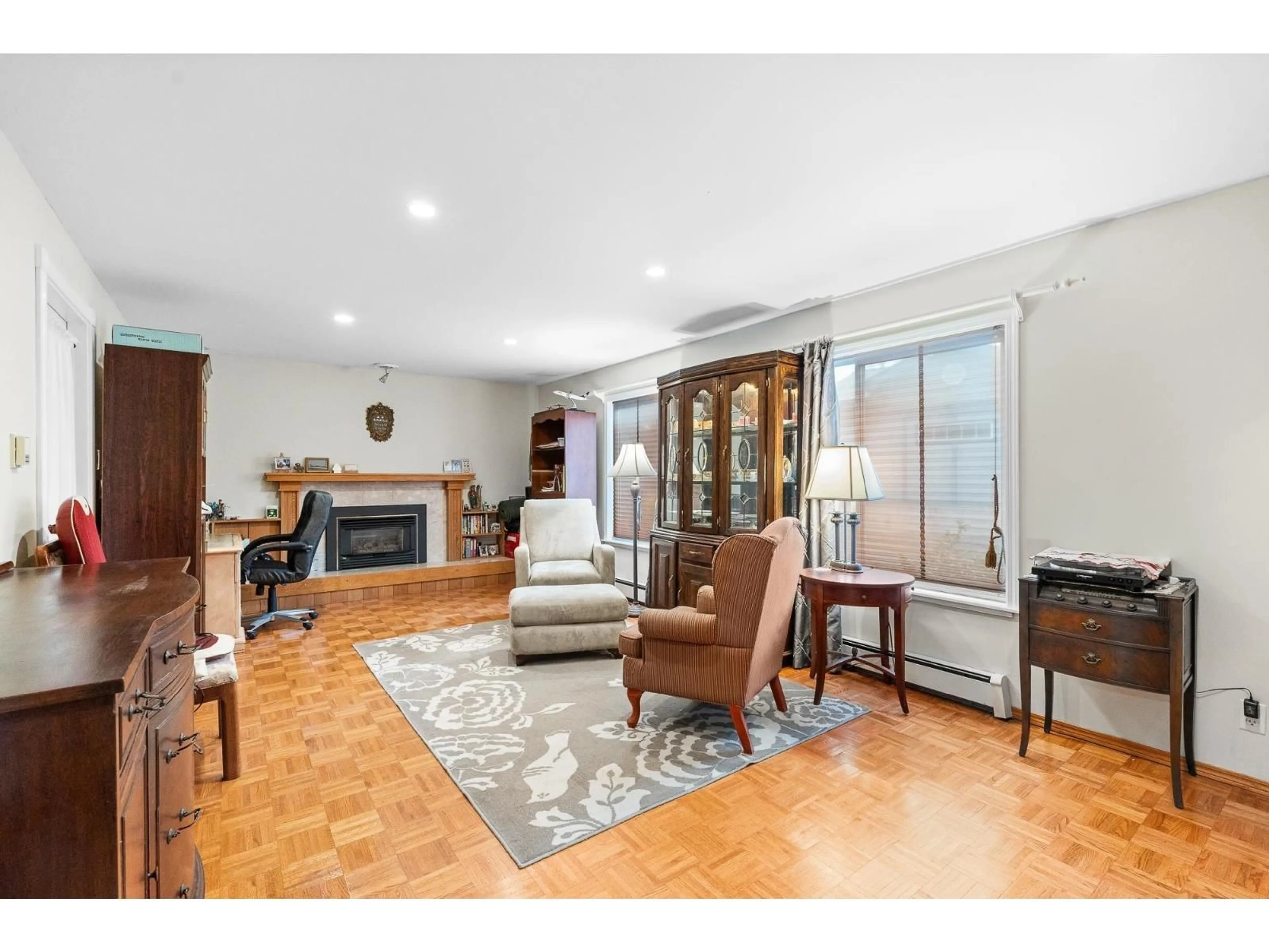 Living room with furniture, unknown for 8097 198A STREET, Langley British Columbia V2Y1Y3