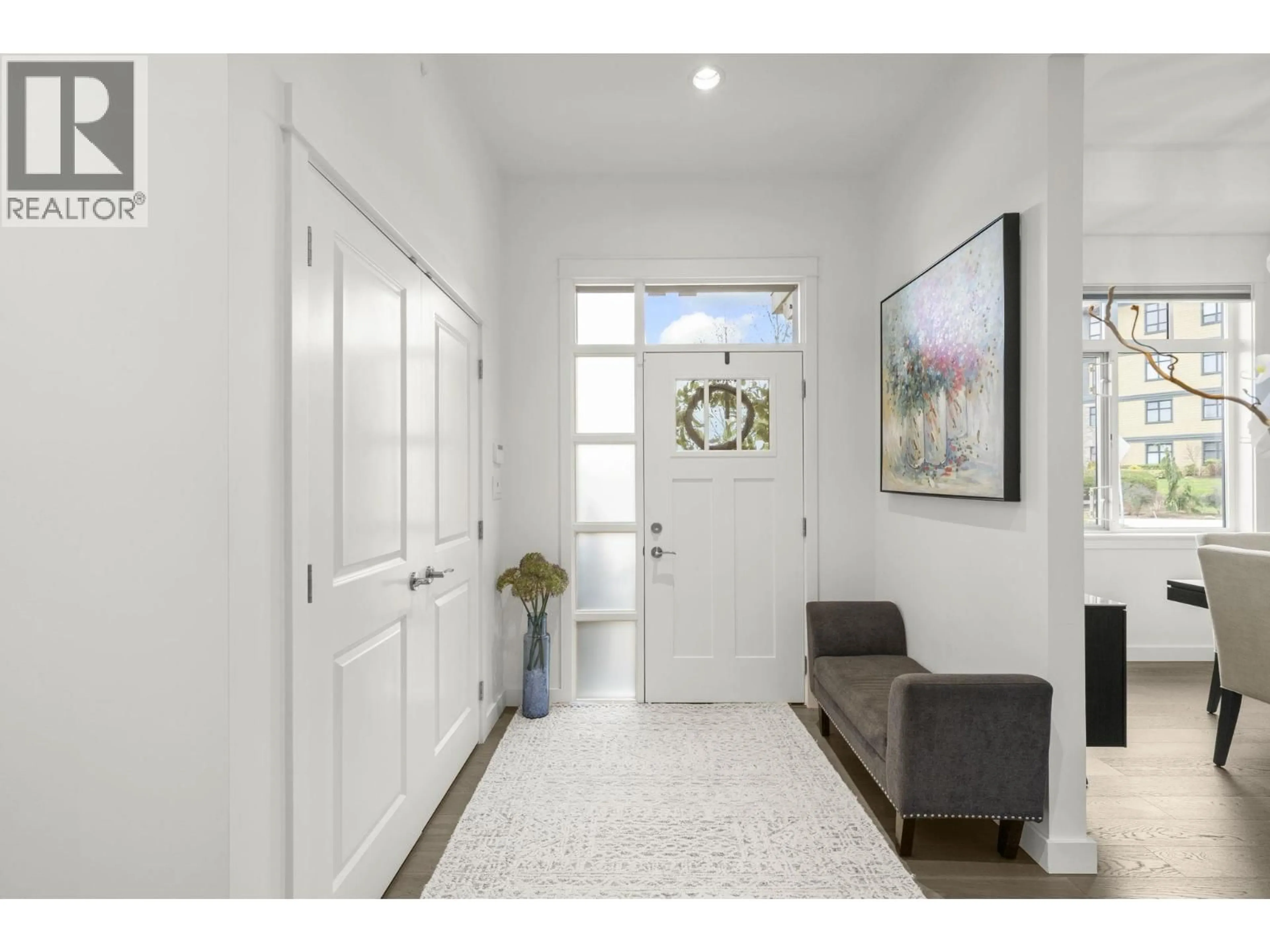 Indoor entryway for 4910 SPRINGS BOULEVARD, Tsawwassen British Columbia V4M0A7