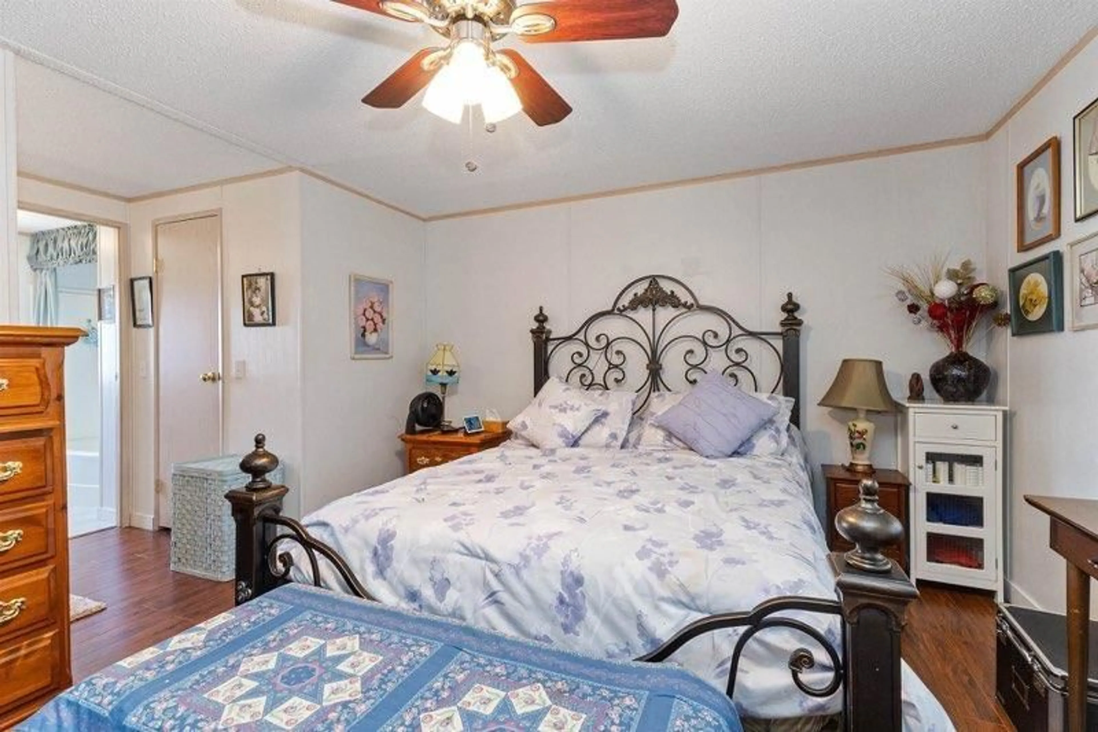 Bedroom with bed, unknown for 14 - 2035 MARTENS STREET, Abbotsford British Columbia V2T6M3