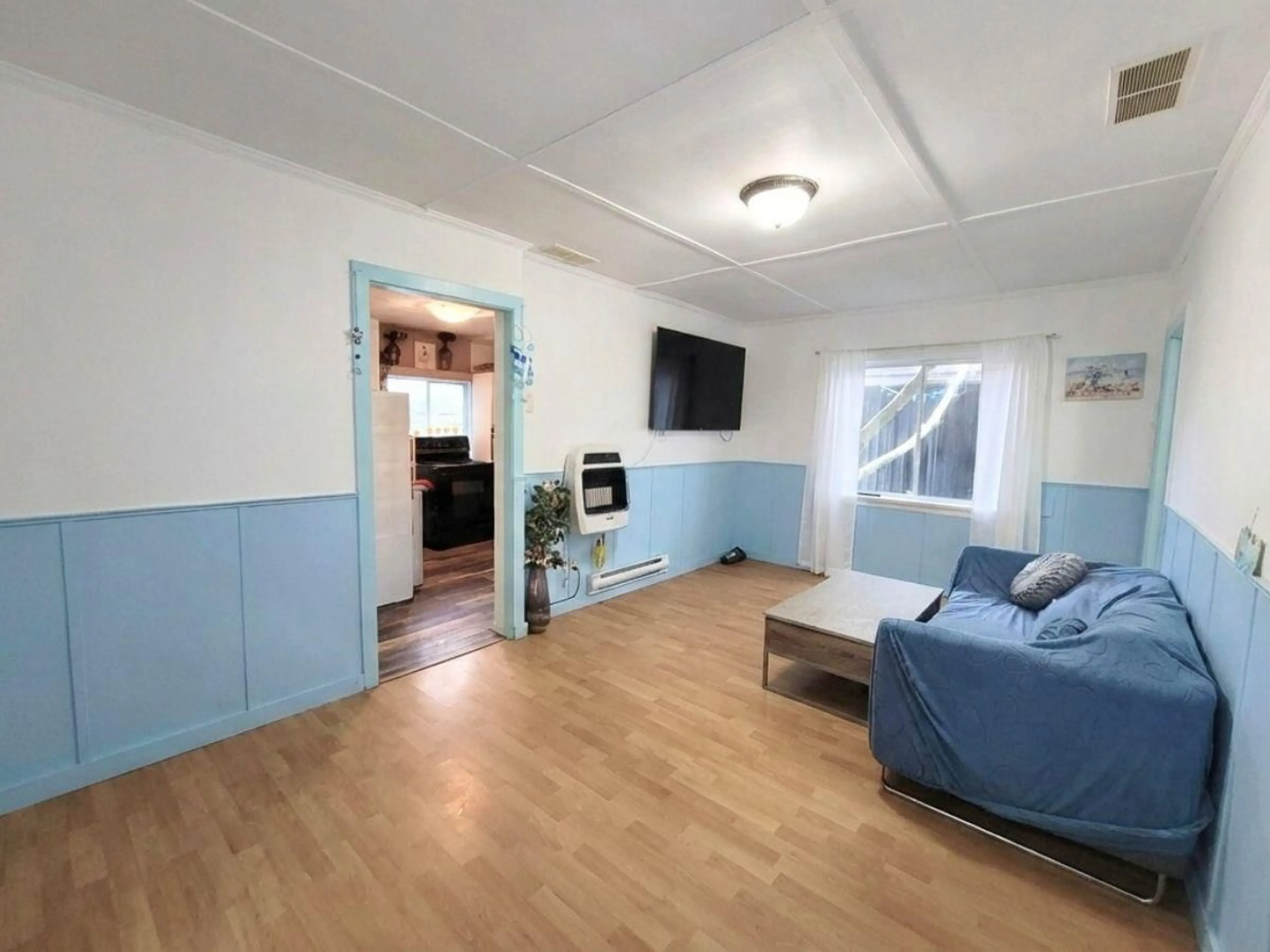 A pic of a room for 942 LEE STREET, White Rock British Columbia V4B4N8