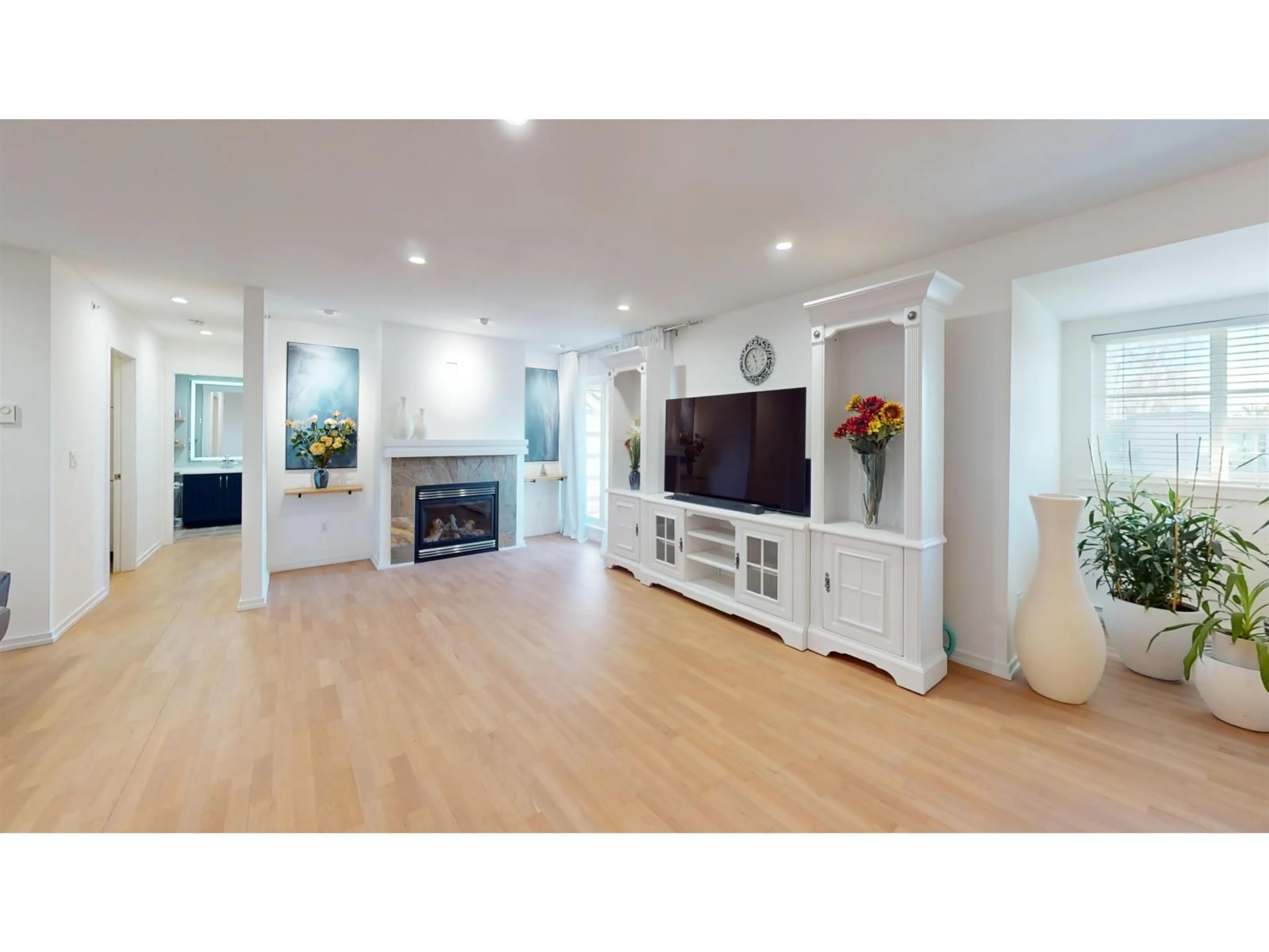 Unknown for 409 - 15621 MARINE DRIVE, White Rock British Columbia V4B1E1