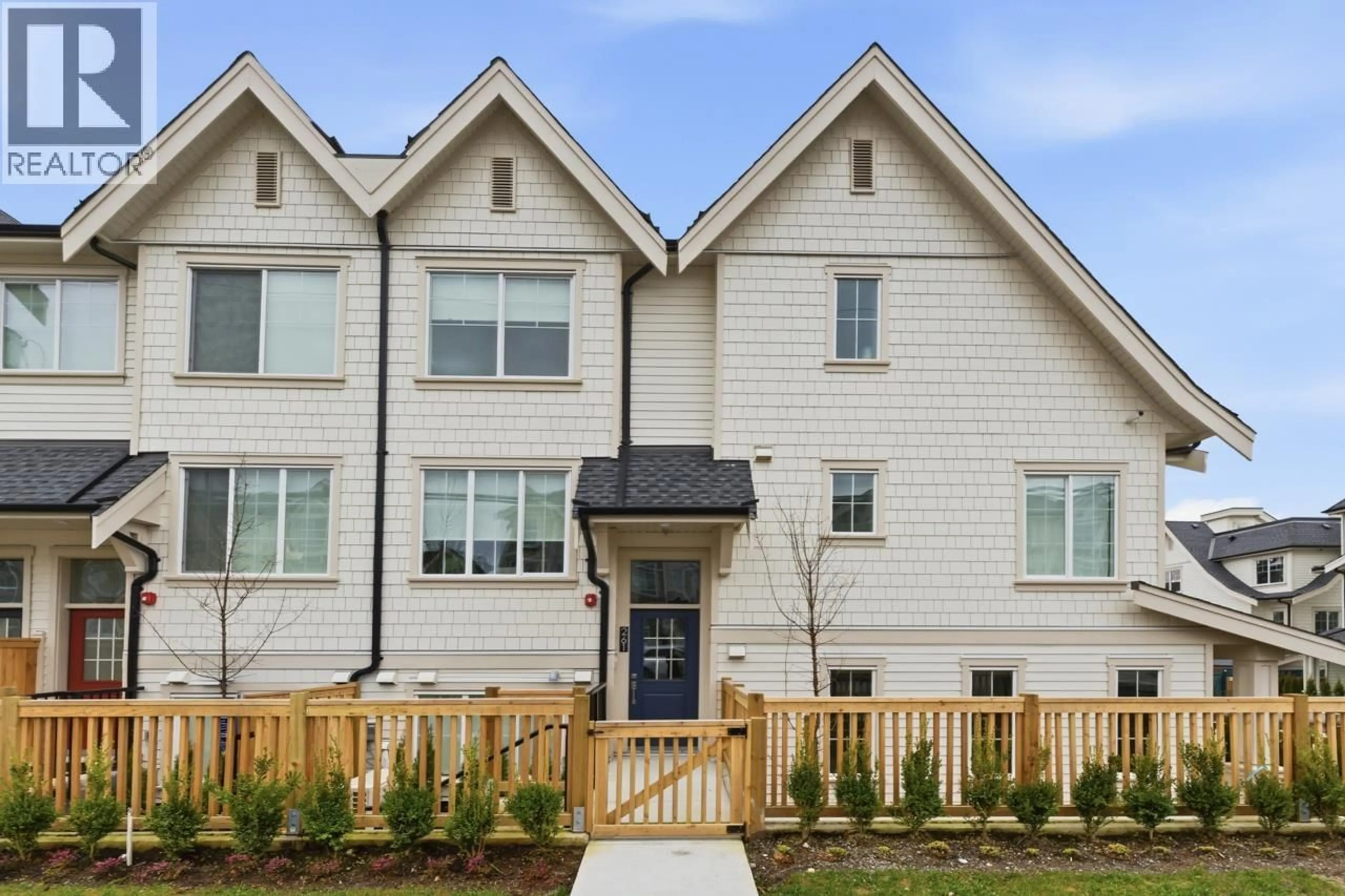 Home with vinyl exterior material, street for 202 - 720 ROBINSON STREET, Coquitlam British Columbia V3J0P9