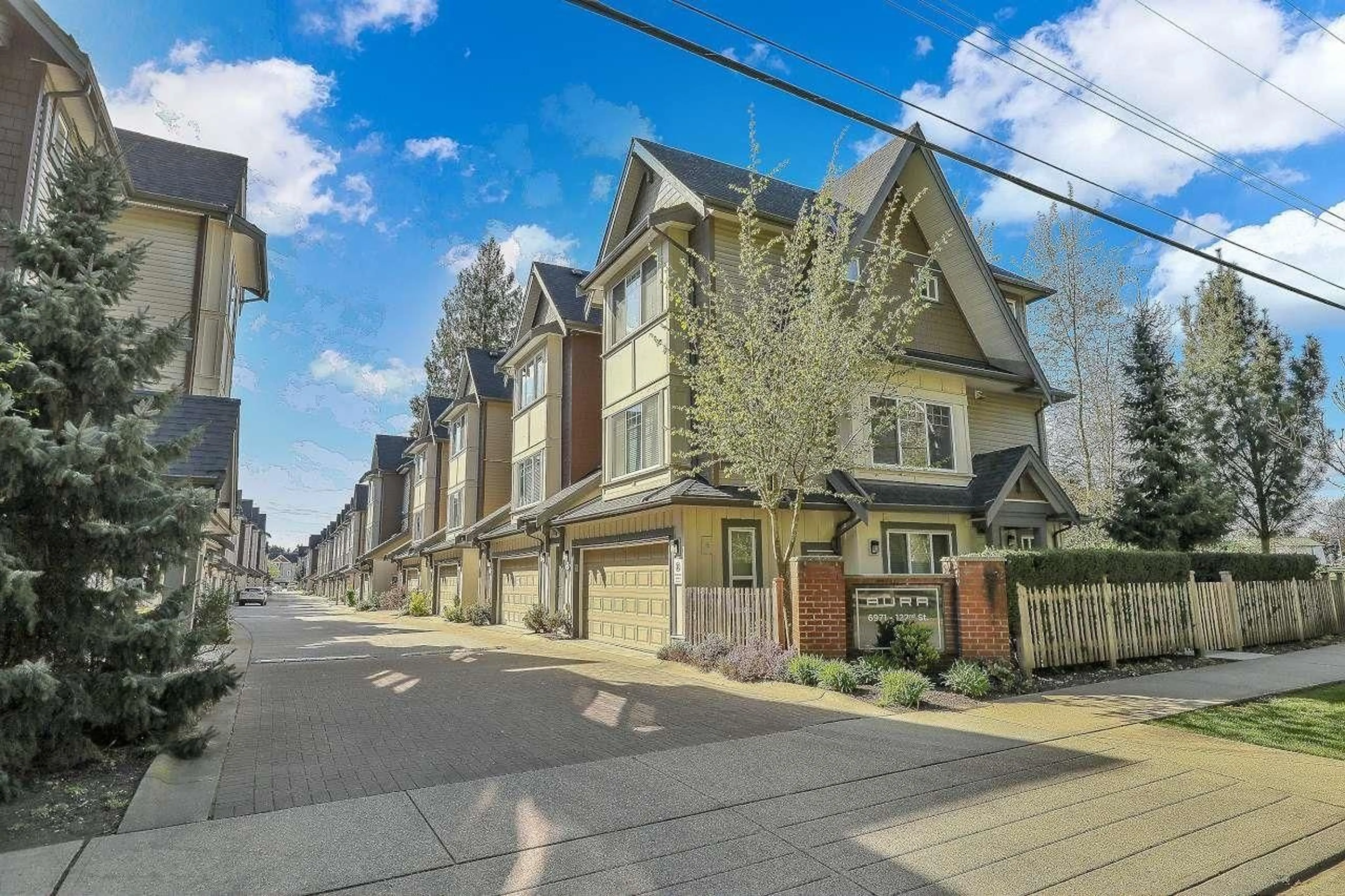 Unknown for 17 - 6971 122 STREET, Surrey British Columbia V3W1B6