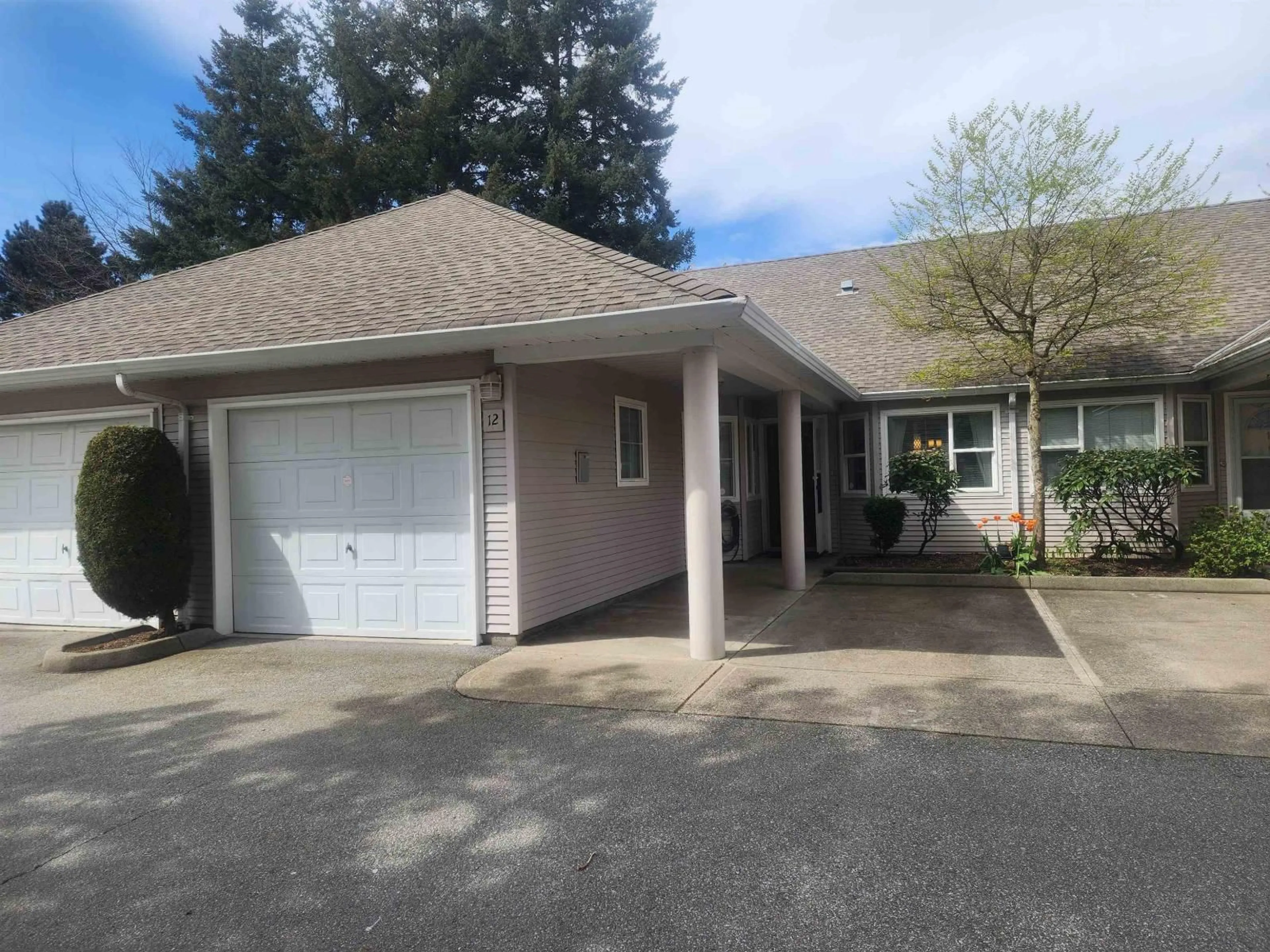 Indoor garage for 12 - 7127 124 STREET, Surrey British Columbia V3W3W9